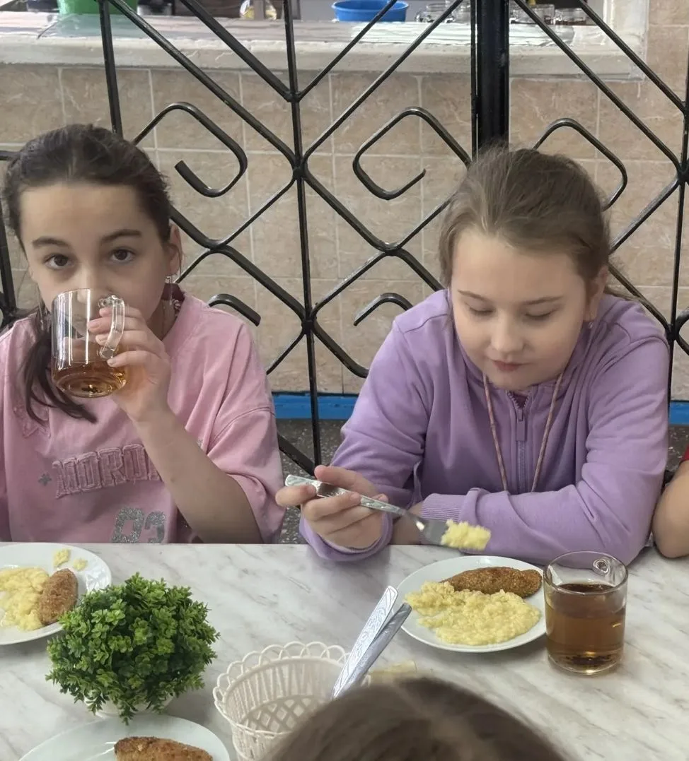 🍽В нашей школьной столовой сегодня снова было горячо! Ребята отлично подкрепились: полезный завтрак