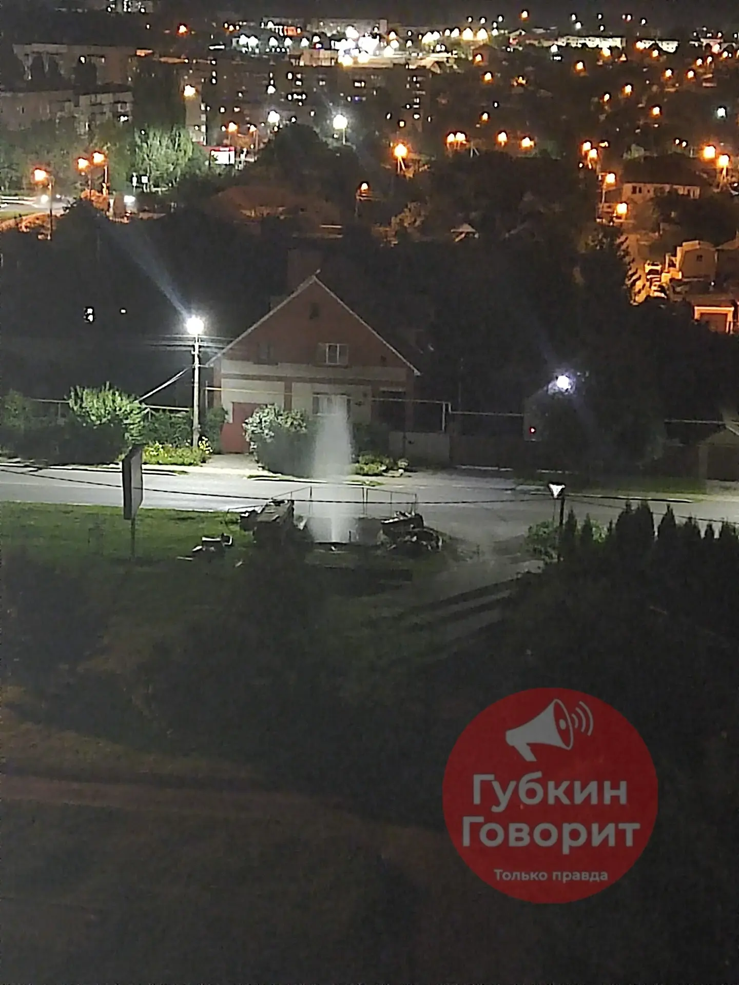 💦Фонтан около 16 - ти этажек, видимо прорвало трубу!!!