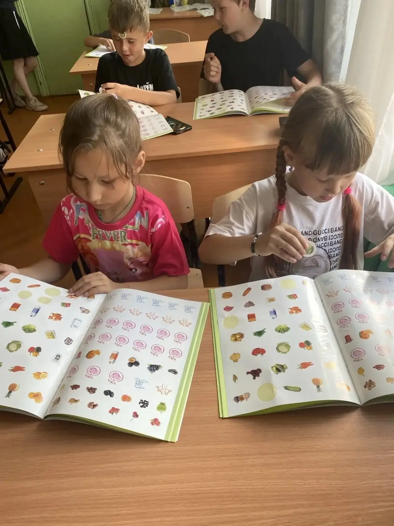 Снова вместе! 🌞

В МКОУ «Тальменская СОШ №2» после выходных возобновил работу пришкольный лагерь «С