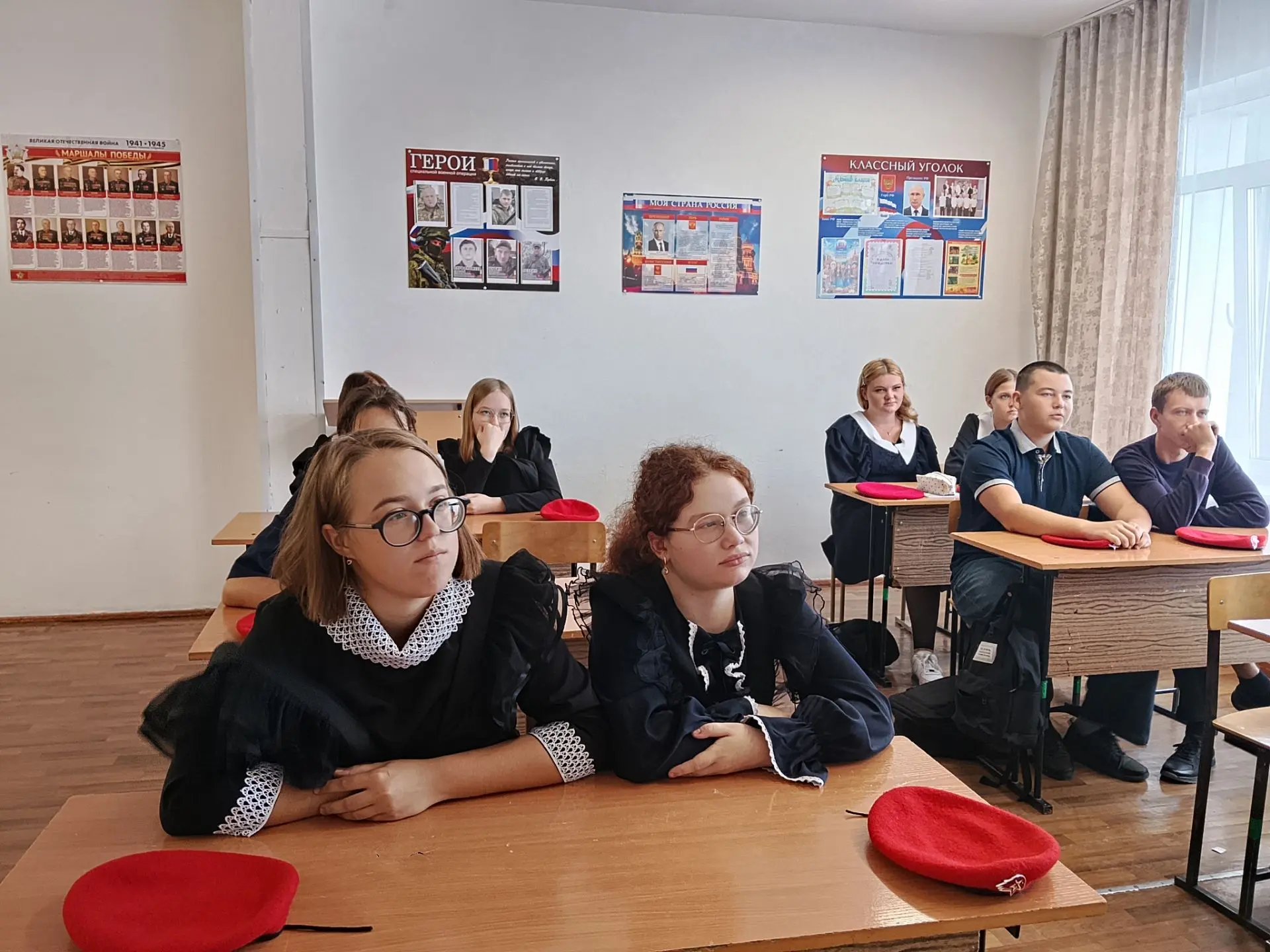 # Память поколений: юнармейцы почтили героев Великой Победы