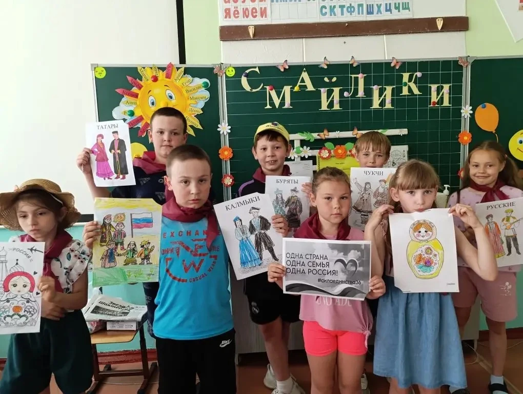 В преддверии празднования Дня России в пришкольном летнем лагере «Планета здоровья» прошла серия мер