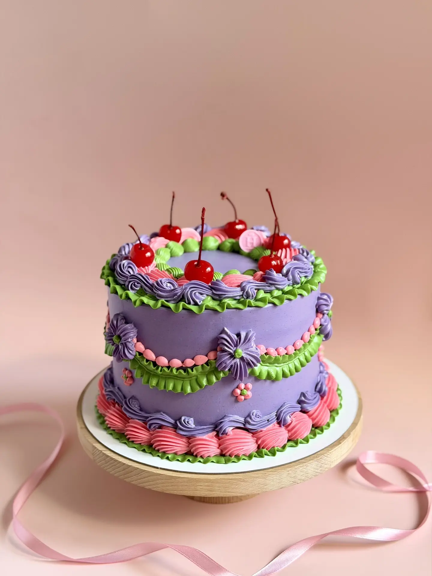 Дофаминовые торты – это максимум цвета, забавных деталей и надписей! 🎊🎂