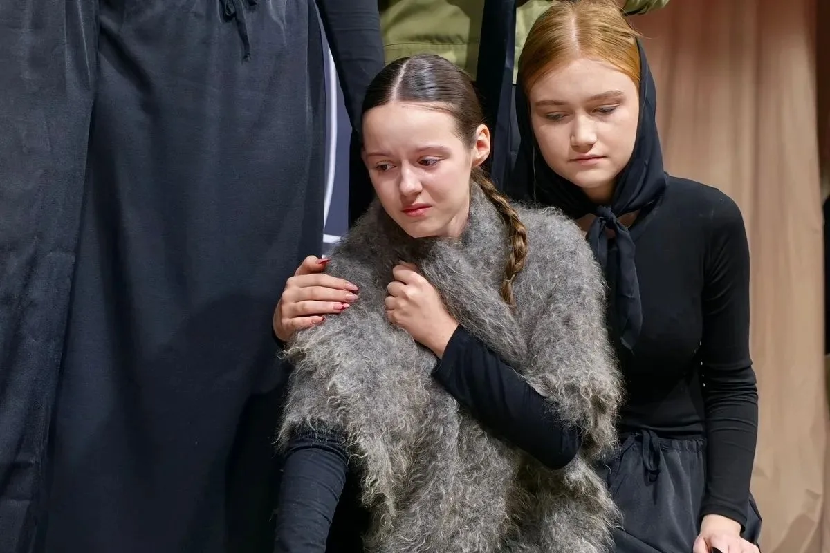 На гала-концерте Людмила Николаевна Рындина вручила награды победителям Марафона военно-патриотическ