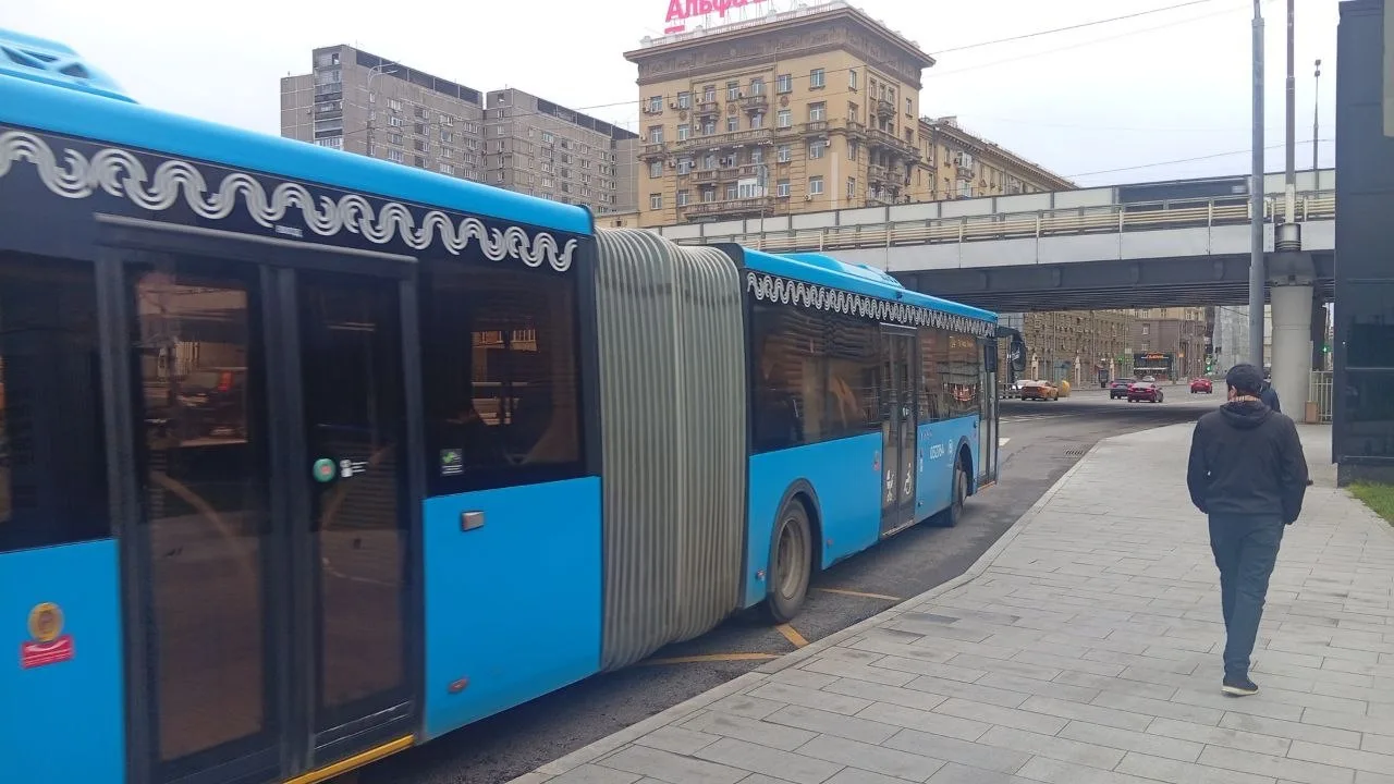 😳Это не ИИ! На 714-й маршрут вышла "гармошка"😯