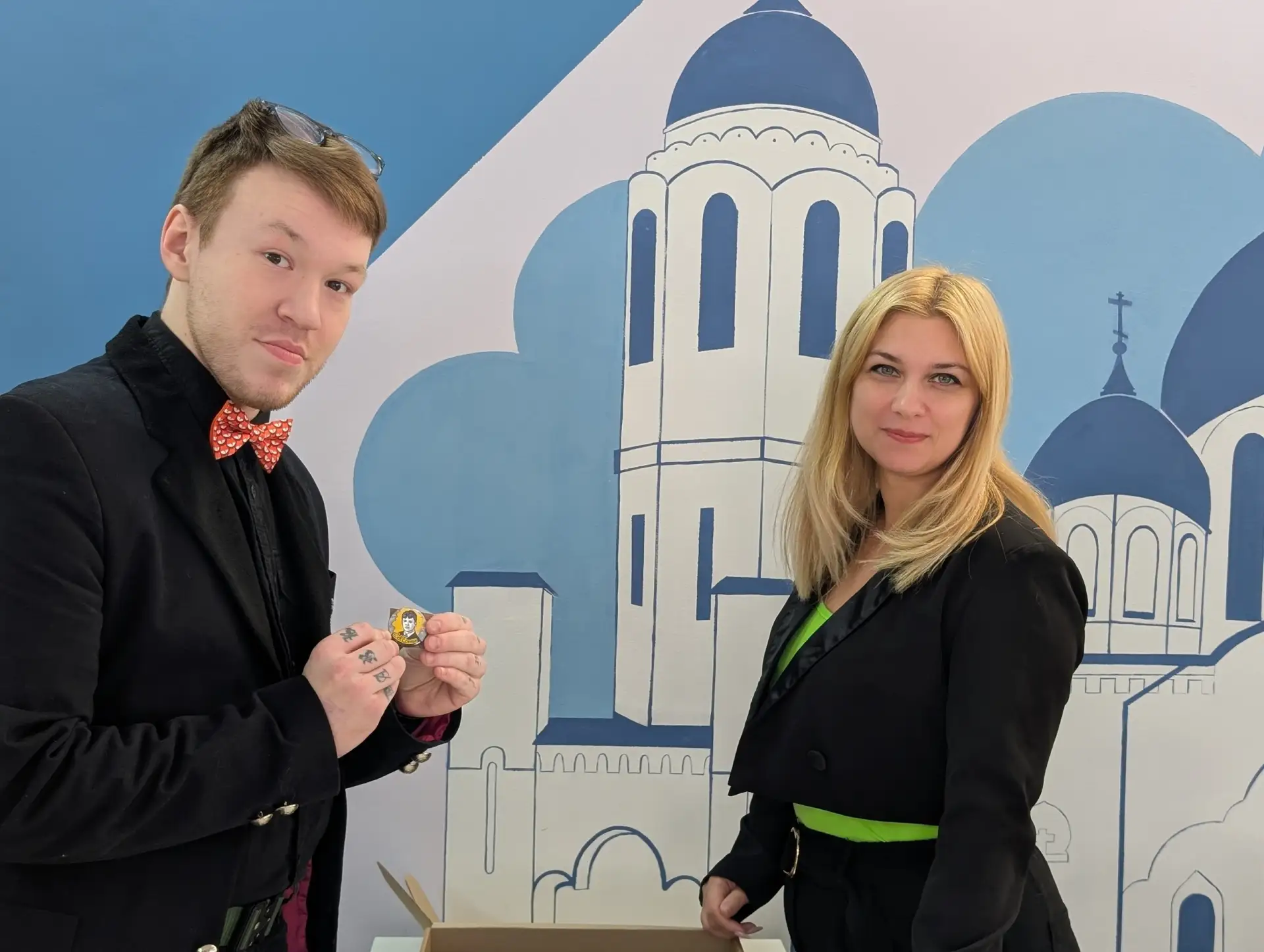 Утро предпраздничного дня началось для педагогов с загадки. Мальвина и Незнайка дали им возможность 
