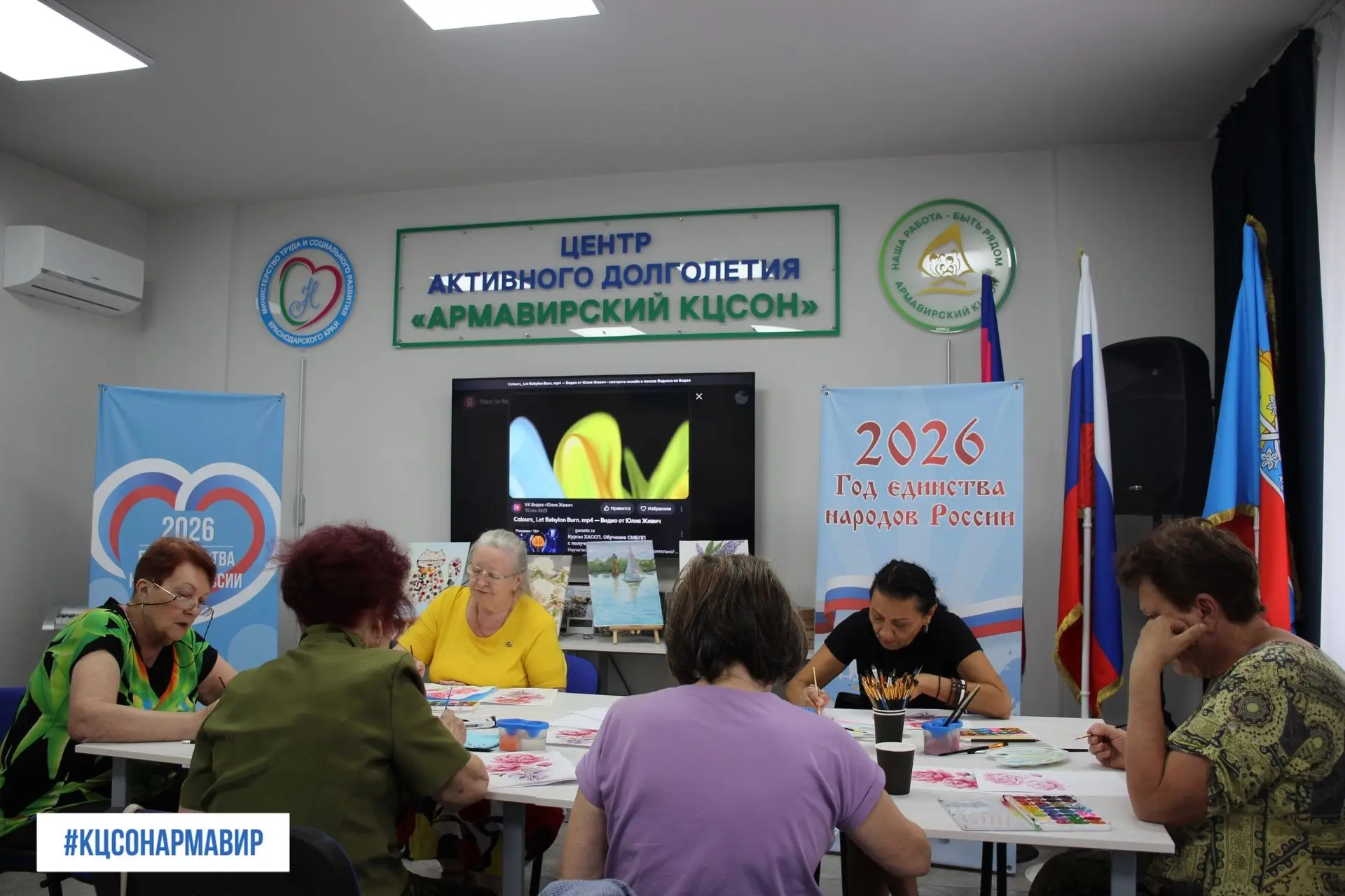 Нежность акварели: в Армавирском центре активного долголетия расцвели пионы