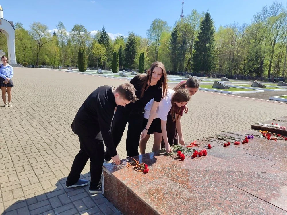 🕯️ В 7-Б классе   классный час прошёл там, где уроки не заканчиваются никогда.   В преддверии 9 Мая 