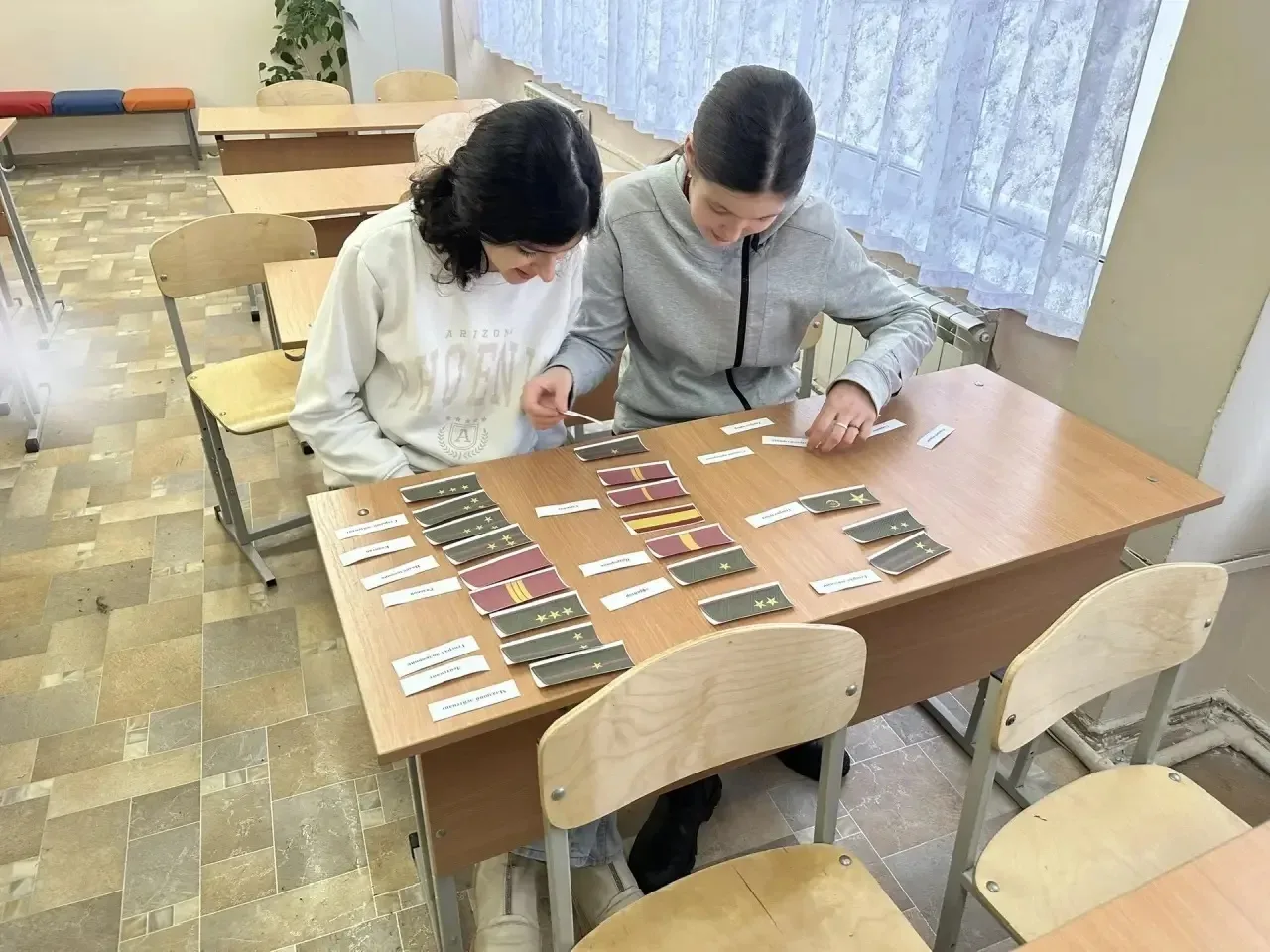 Команда учеников 8б класса поучаствовала в военно-патриотической игре «Зарница»  Ребята проходили ра