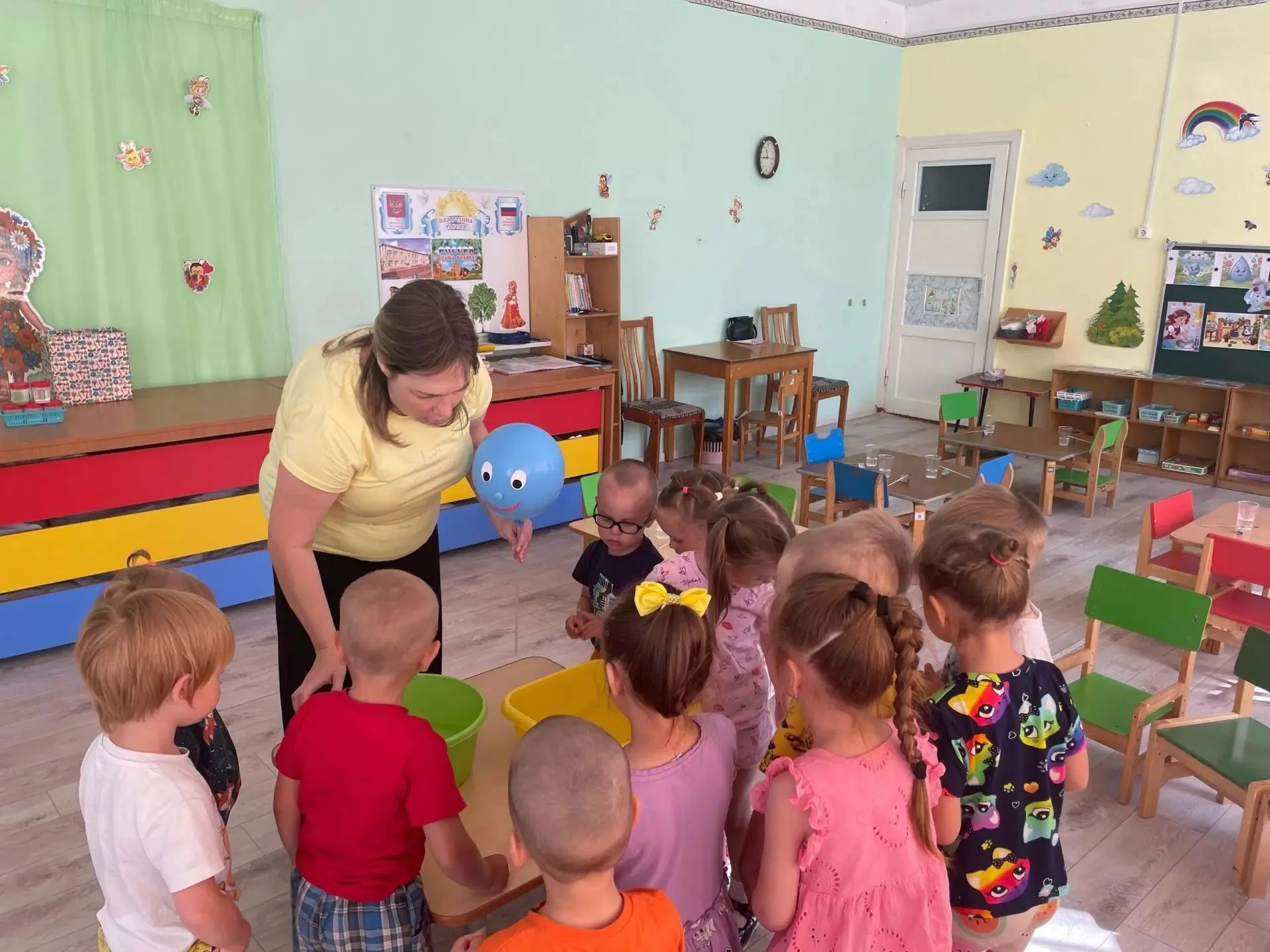 ✨🌟Маленькие волшебники🌟✨
Сегодня ребята младшей группы вместе с Капитошкой открыли свою лаборатори