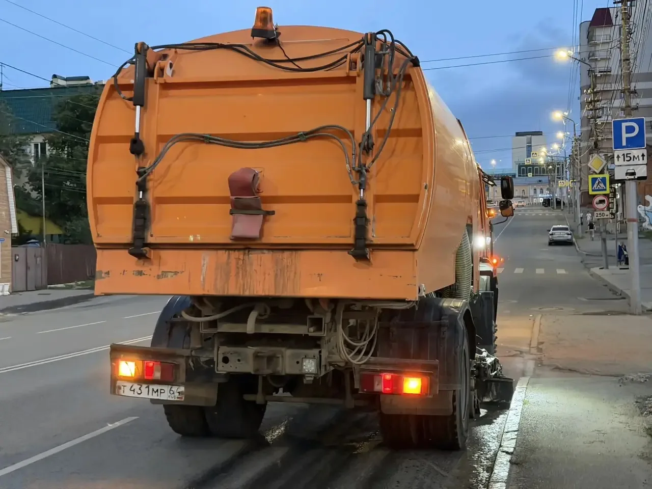 🌱Делаем район комфортнее каждый день

🧹Сотрудники МБУ «Служба благоустройства Волжского района» в 