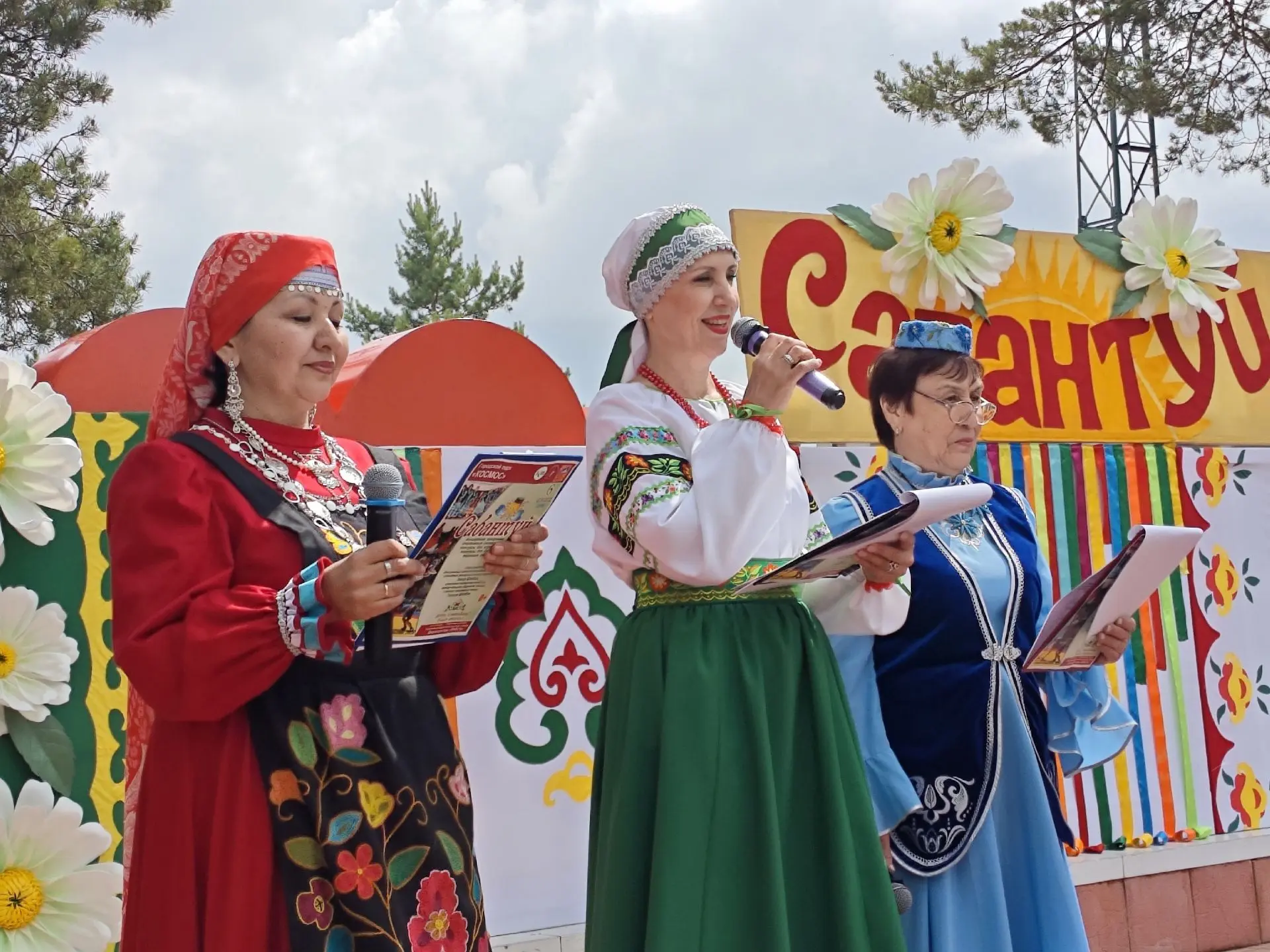 ☀ 6 июня в городском парке «Космос» Каменска-Уральского прошли яркие народные гуляния в честь Сабант