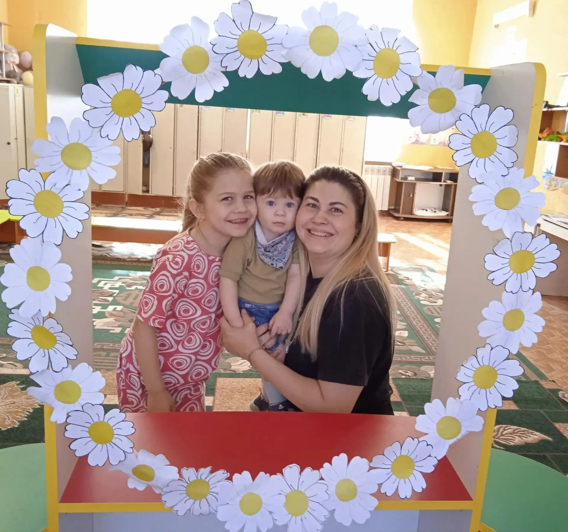 📸 «Ромашковое счастье»: трогательная фотосессия в группе «Звёздочка»! 💛
В группе «Звёздочка» прошл