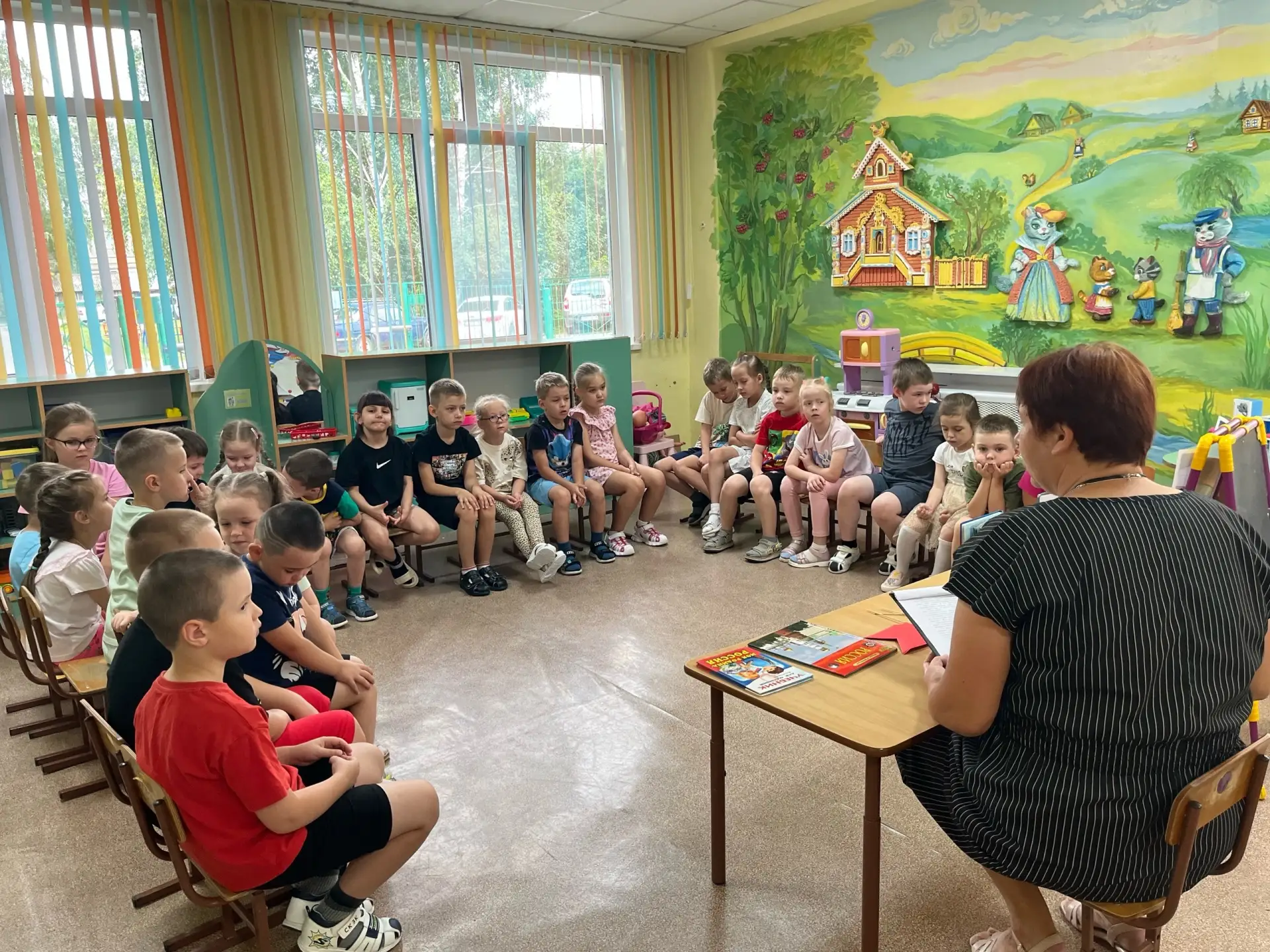 📚Познавательный час с библиотекарем в нашем детском саду!