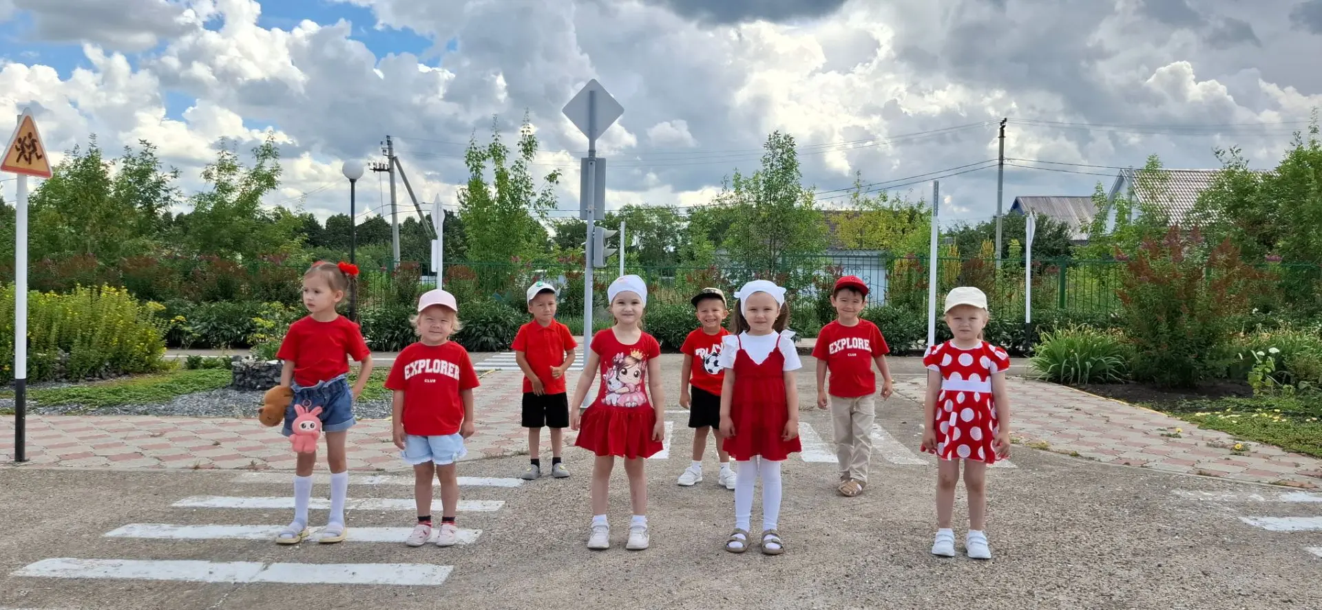 🚦Доброе утро! Хәерле иртә!🏠 Ура, пятница! Скоро домой, в объятия мамы и папы. Крепких...