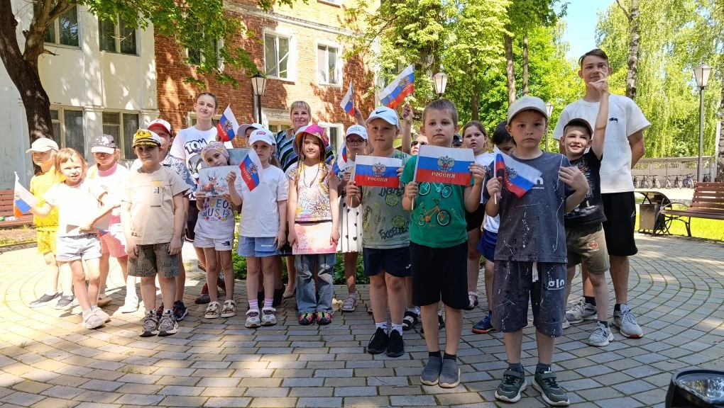 Сегодня к нам в гости, в преддверии Дня России, пришли замечательные ребята из 15-й школы! ☀️

Эти д
