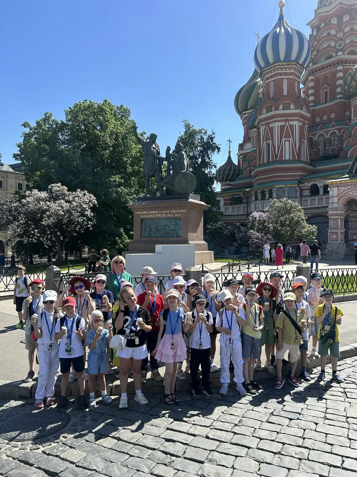 Путешествие к сердцу России: 3Э класс на Красной площади  🏰 19 мая у 3 «Э» класса прошла удивительна