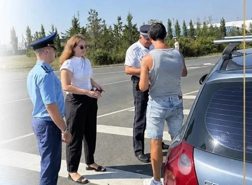 У саратовского аэропорта поймали почти три десятка таксистов-нарушителей
