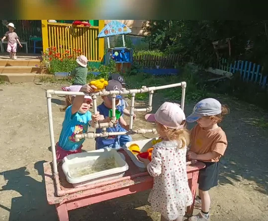 Лето - интересная пора! Именно в этот период дети много времени проводят на свежем воздухе и радуютс