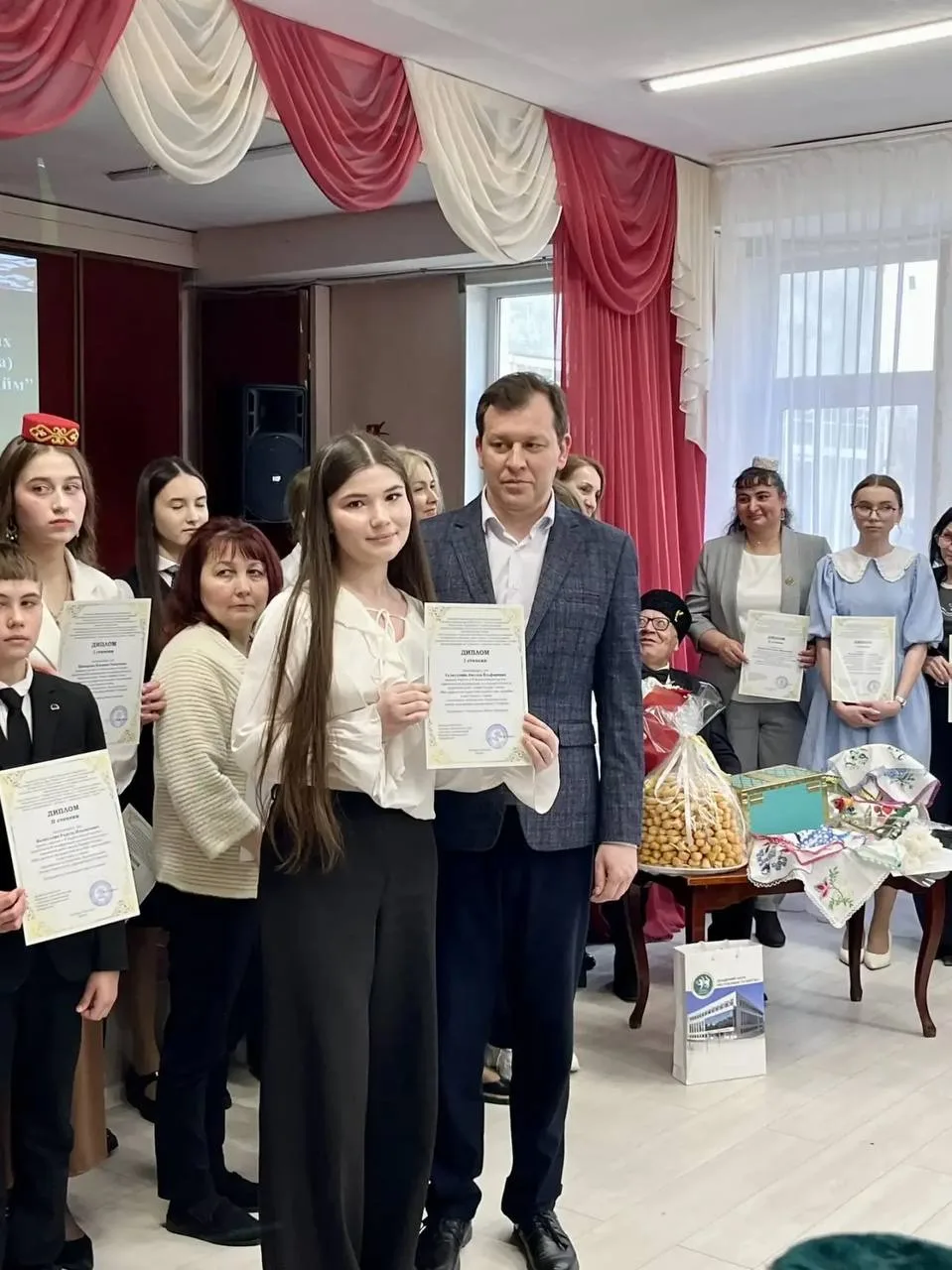 💖 МИН ДӨНЬЯГА ХИСЛӘРЕМ ҺӘМ МӘХӘББӘТ АША КАРЫЙМ  10 апрельдә Рәдиф Гаташ  исемендәге «Мин дөньяга хис