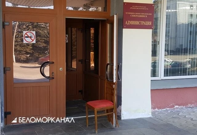 🤯Неадекватный мужчина приехал на велосипеде к зданию администрации Северодвинска, чтоб...