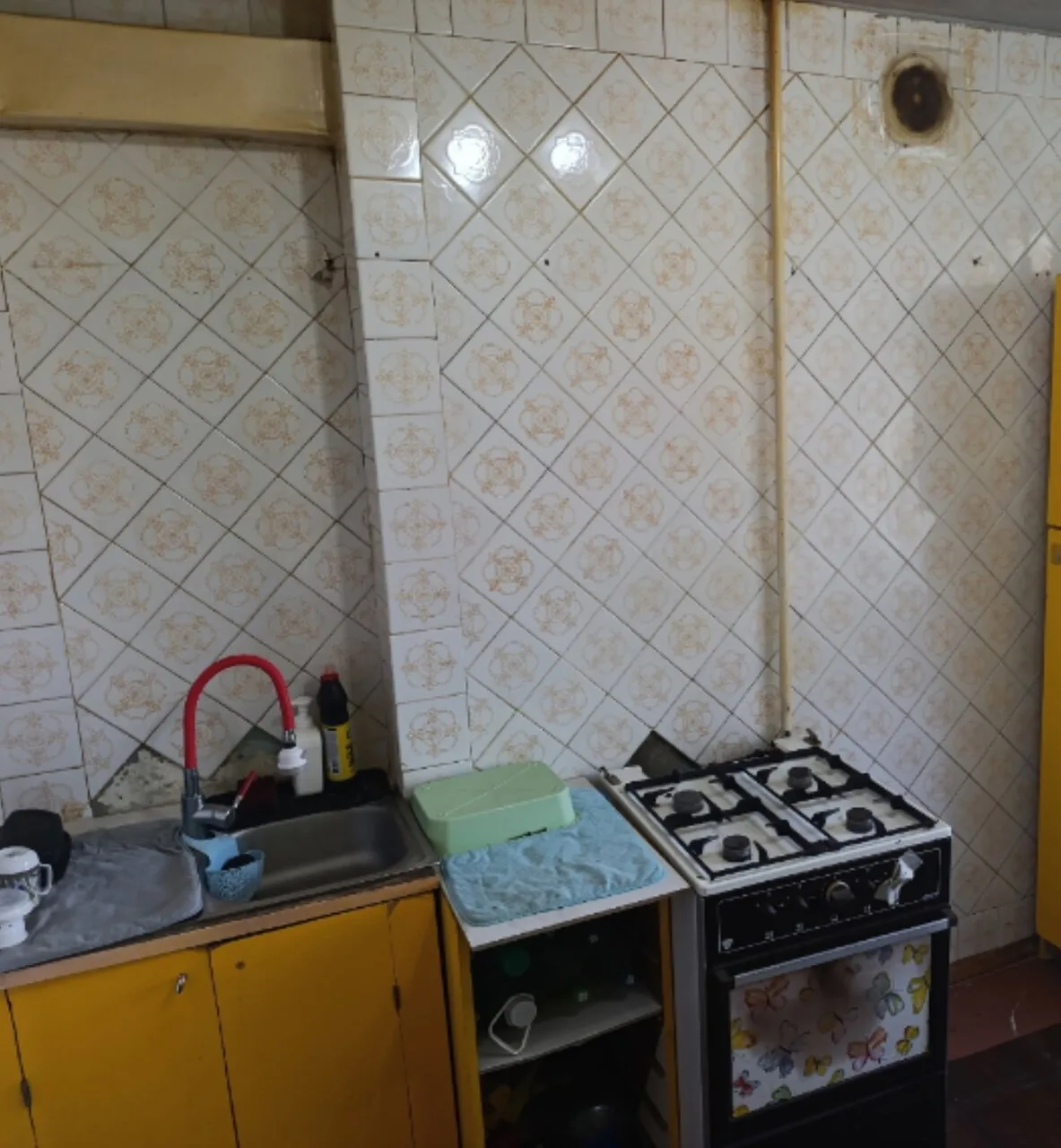 Продам 3-комнатную квартиру, 66 м², средний этаж, Киевский район, ул. Университетская