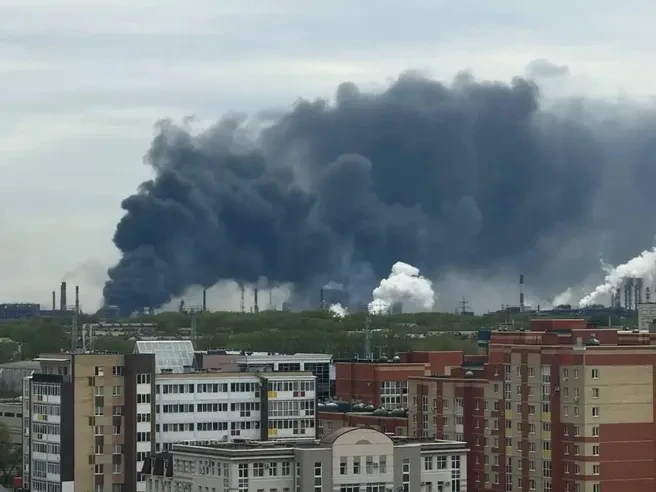 В Череповце на площадке «Северстали» днём 11 мая произошёл пожар в одном из цехов. Площадь возгорани