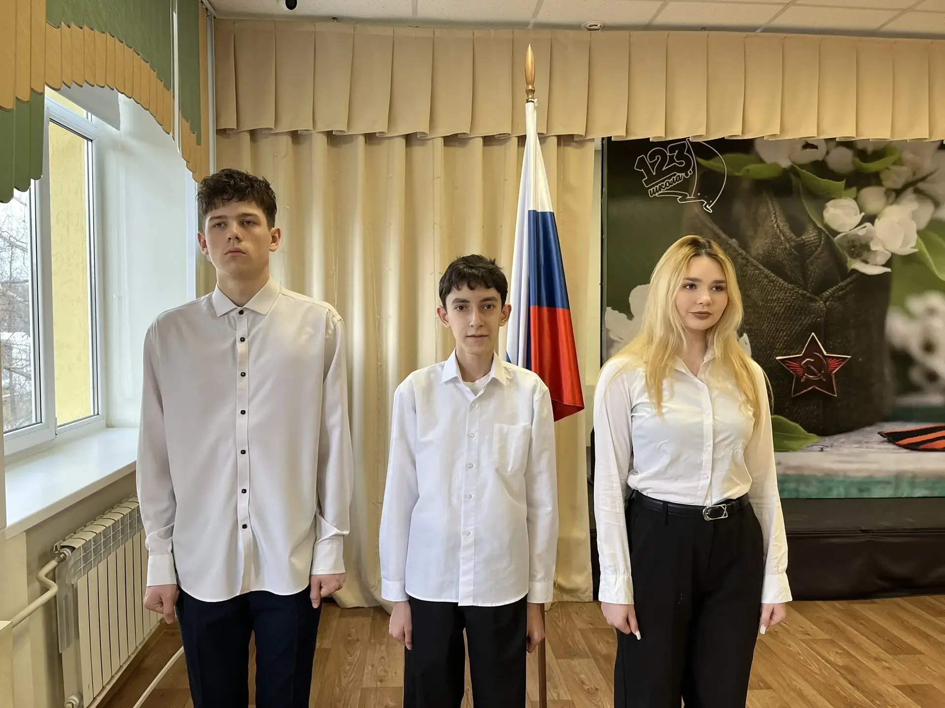 НАЧАЛО НОВОЙ УЧЕБНОЙ НЕДЕЛИ  Новая учебная неделя началась с традиционной линейки и выноса Государст