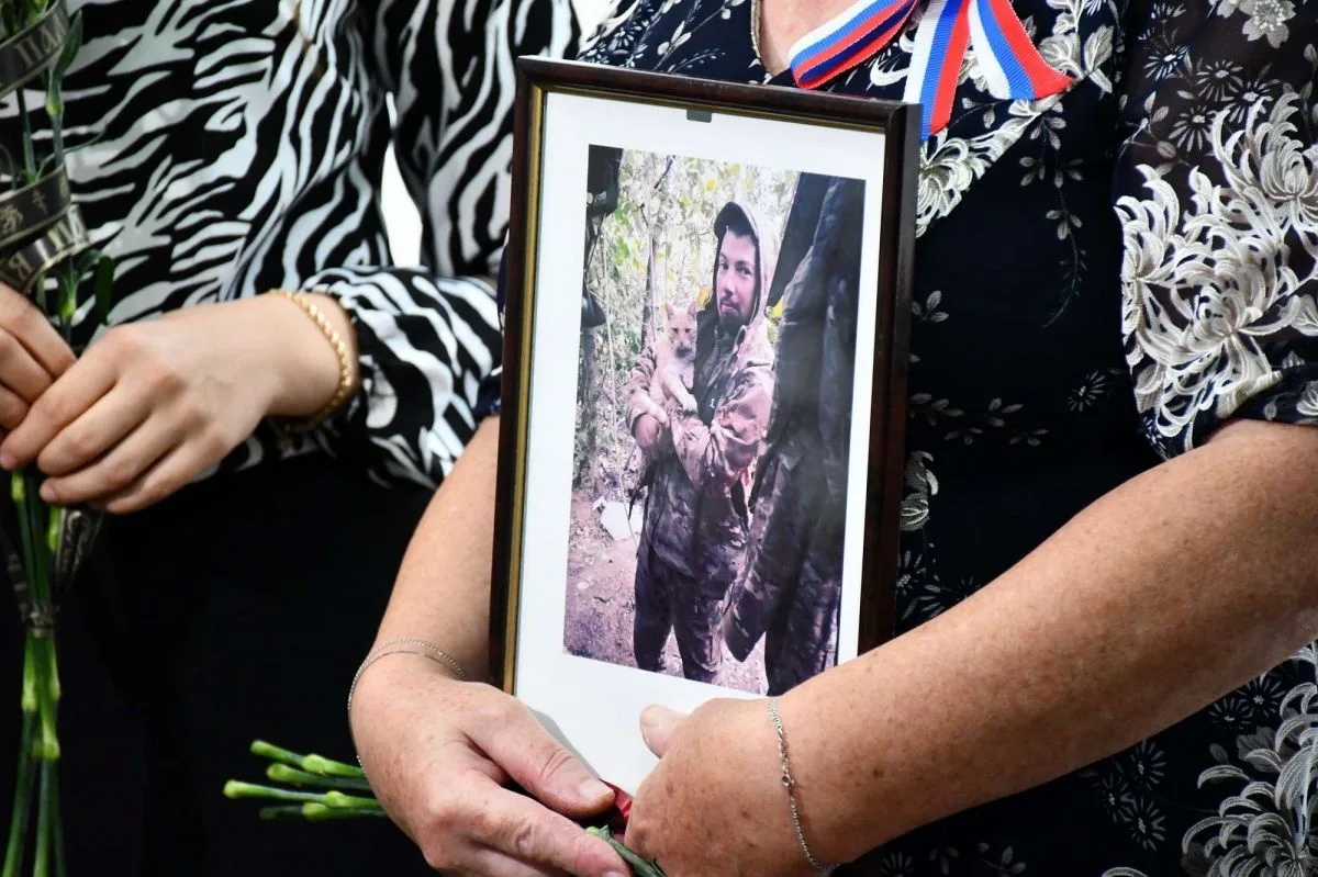 В ивановской школе №54 открыли мемориальную доску погибшему герою СВО, учителю Александ...