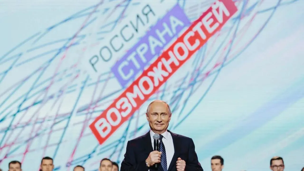 Сегодня, листая ленты новостей, наблюдала за тем, как вся наша необъятная страна наполн...