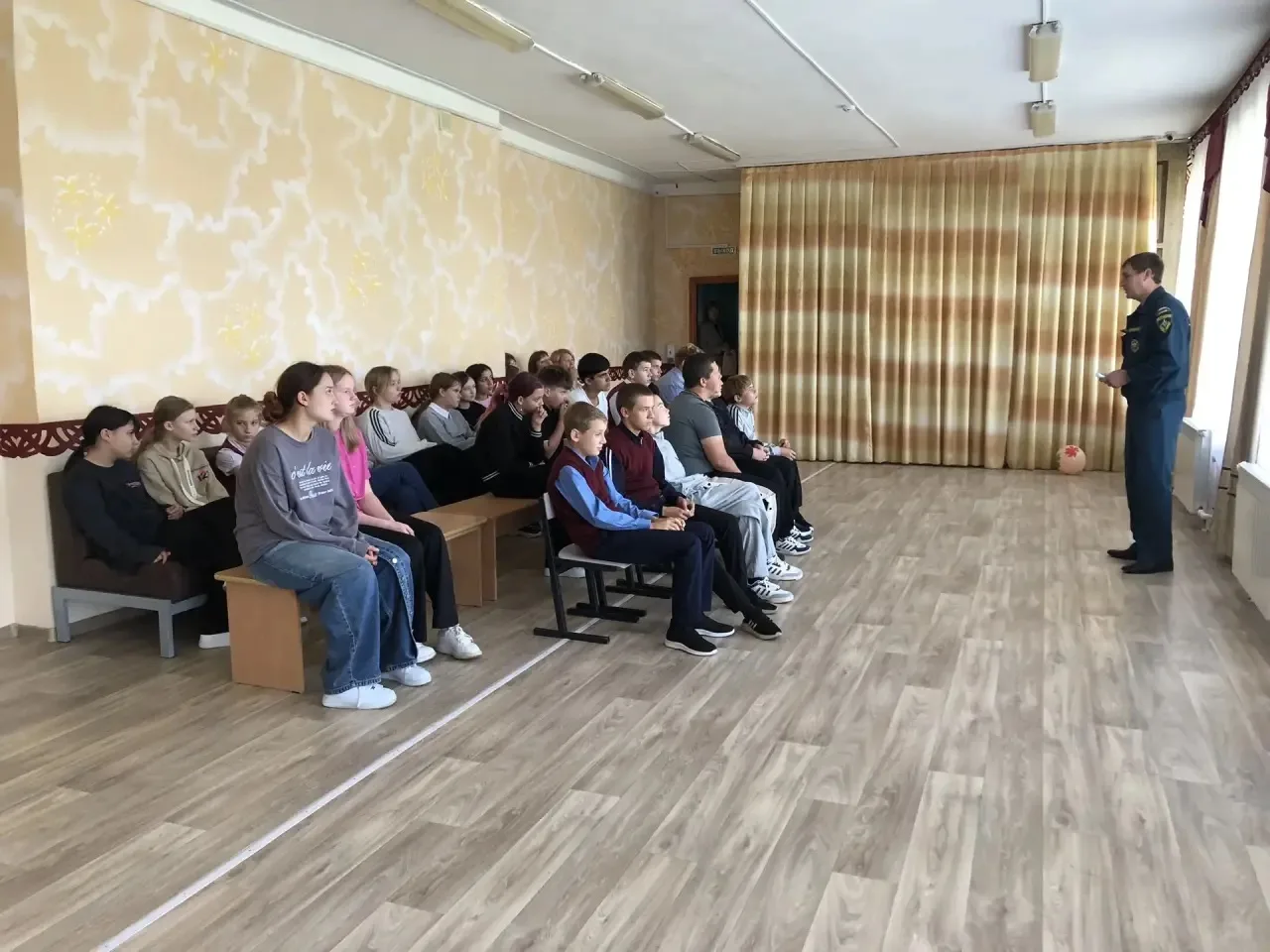 🧯🚨Профилактические беседы сотрудников МЧС и пожарных частей со школьниками — важная ч...