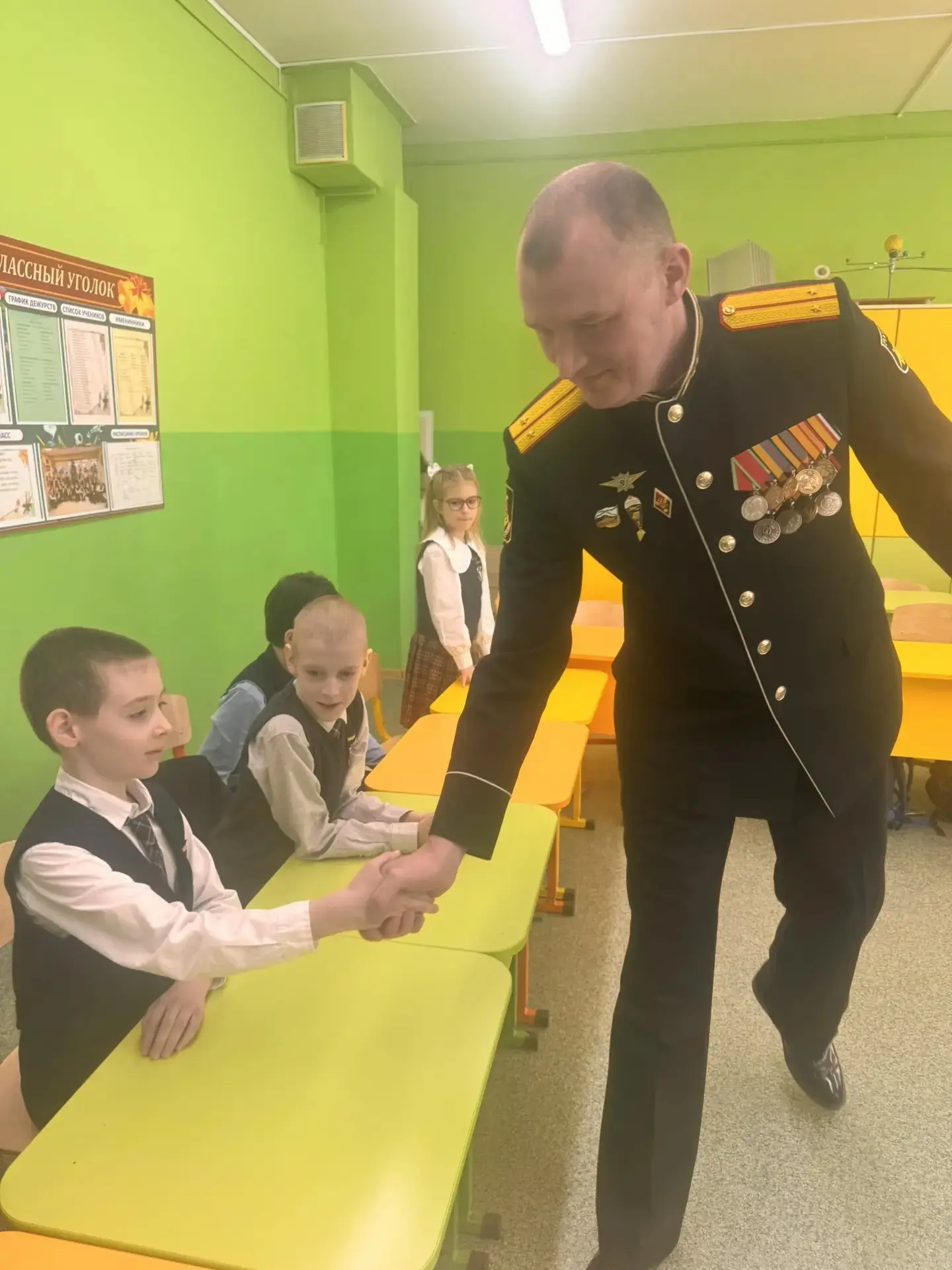 «Герои среди нас» 🇷🇺  📌В преддверии празднования Дня Защитника Отечества во 2 а классе состоялась вс