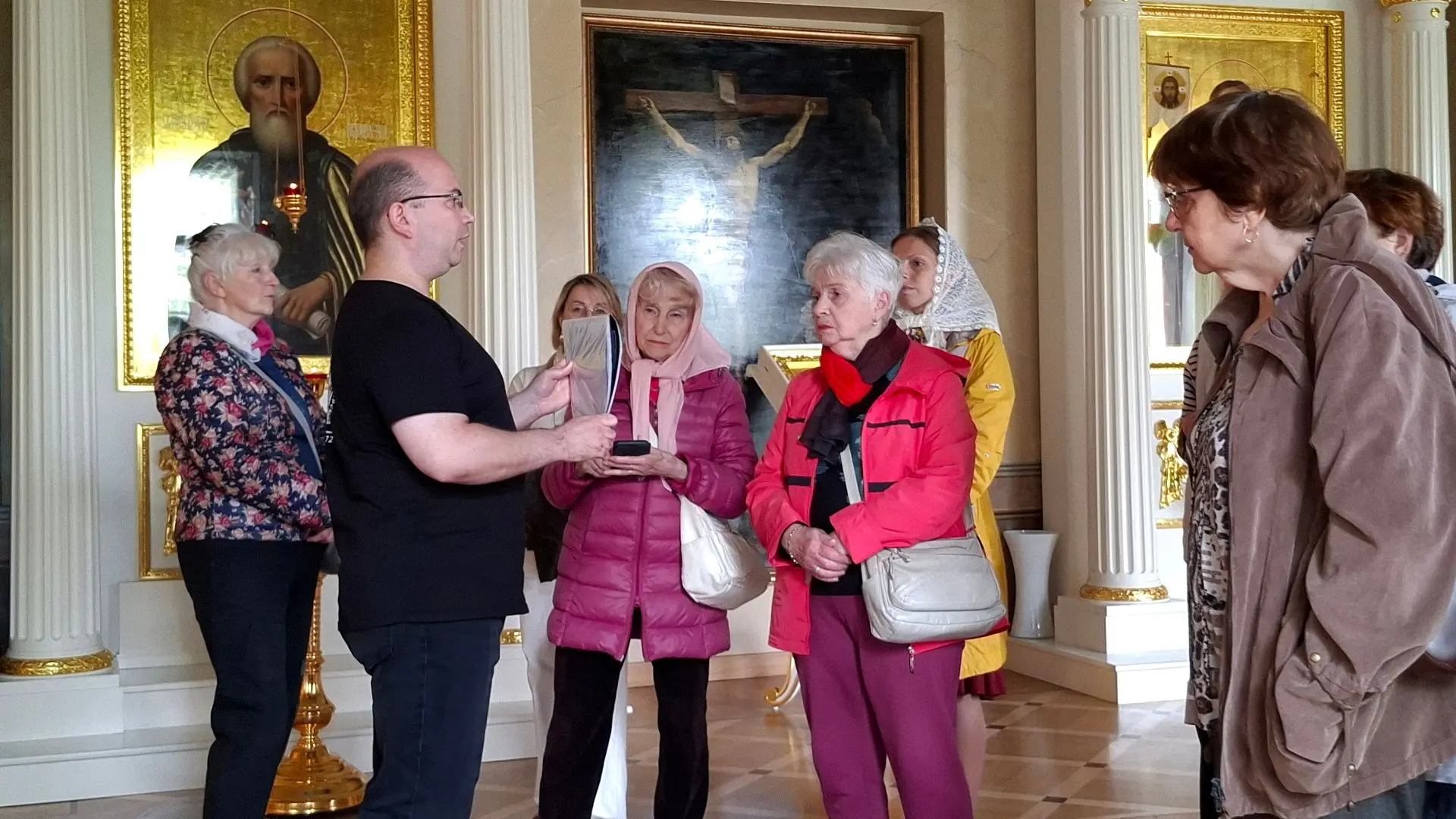 Вчера наши серебряные экскурсанты побывали в храме святых апостолов Петра и Павла в гла...