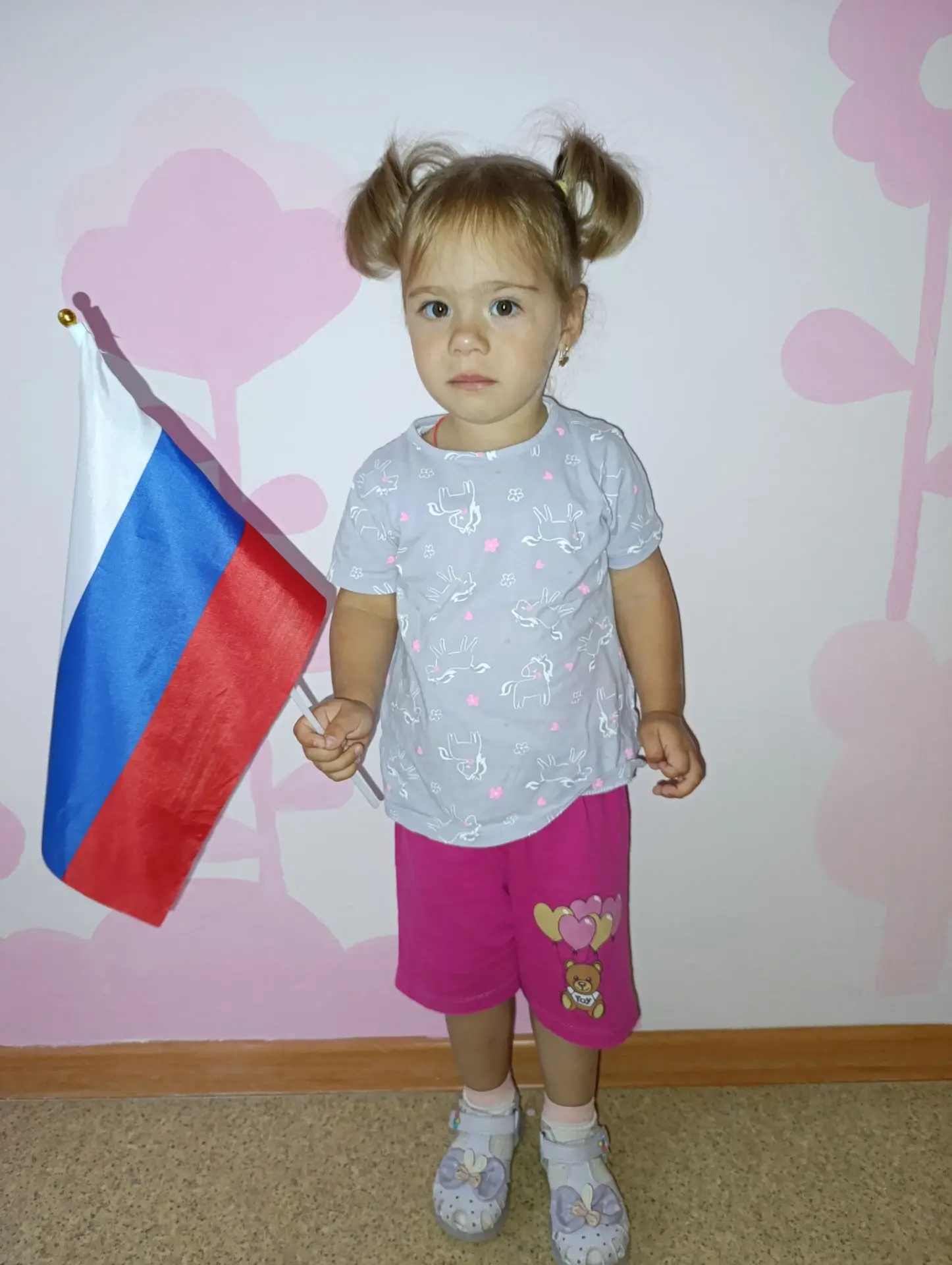 Воспитанница группы "Капелька" Денисова Мария принимает участие в акции "Цвета Родины"