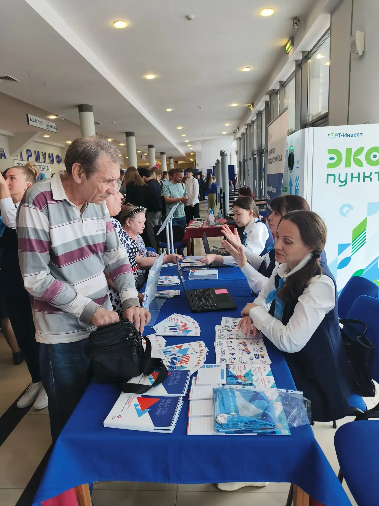 Более 200 человек посетили ярмарку трудоустройства в Люберцах  🤝 В ДС «Триумф» прошла ярмарка трудоу