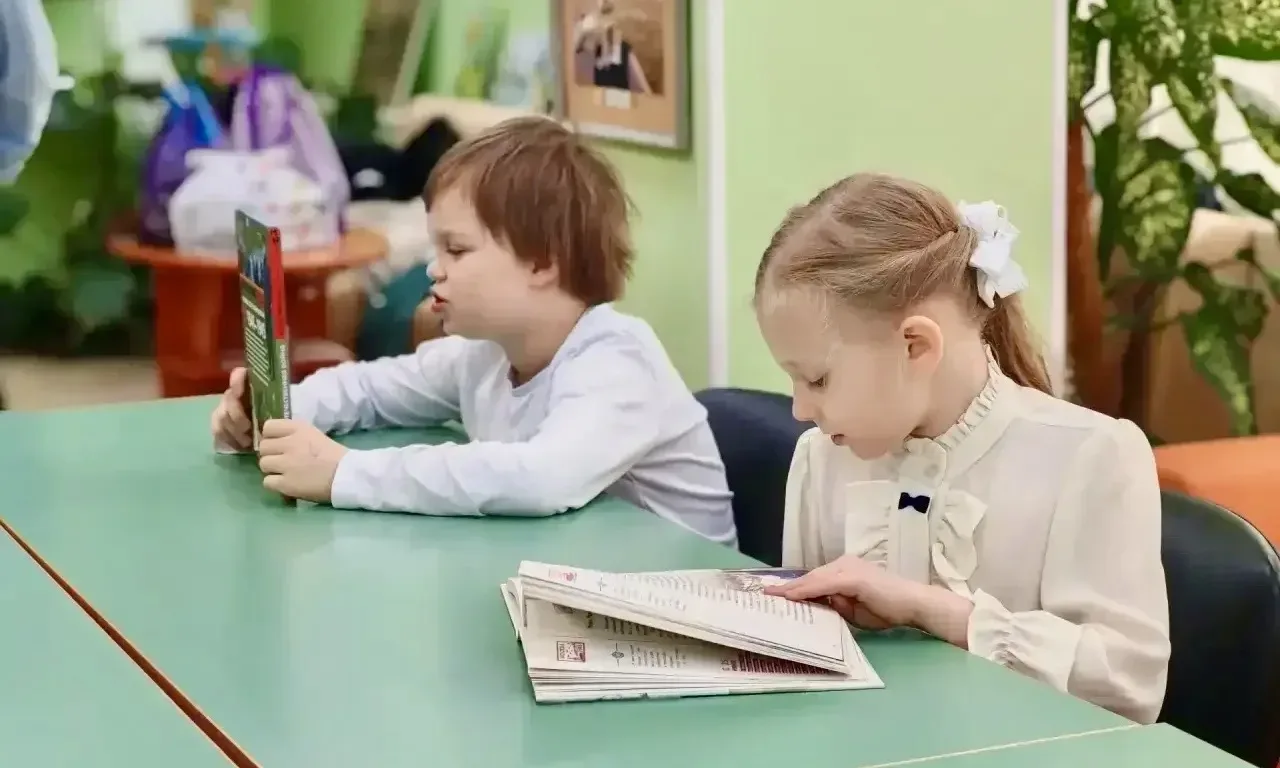 ЧТОБЫ ПОМНИЛИ СЕРДЦЕМ   ✨ В преддверии Дня Великой Победы наши первоклассники из 1 «З» Образовательн