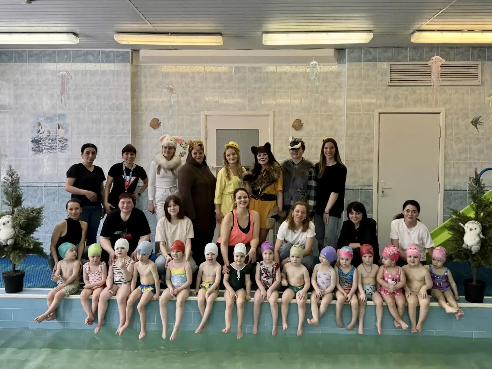🌷 В дошкольном корпусе «Сказка» прошли тёплые весенние досуги в бассейне, наполненные радостью, улыб