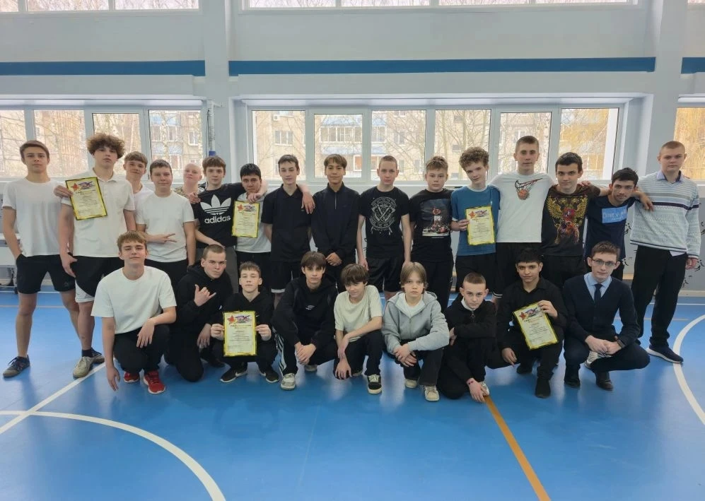 В школе №70 прошла спортивно-патриотическая игра "Спортивный десант", посвящённая Дню защитника Отеч