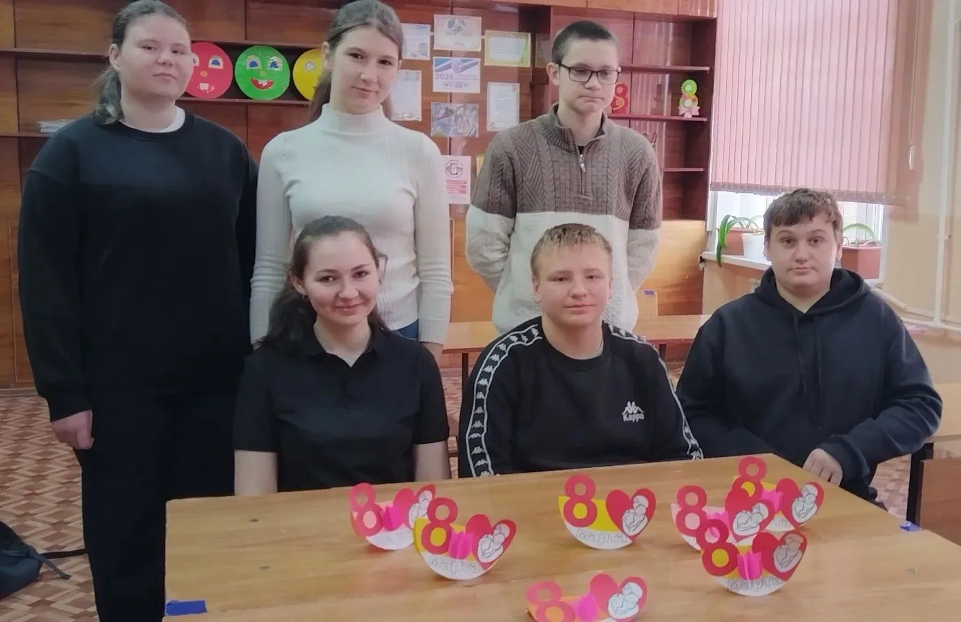Не успел отгреметь салют в честь всех мужчин, как пришло время готовиться к Международн...