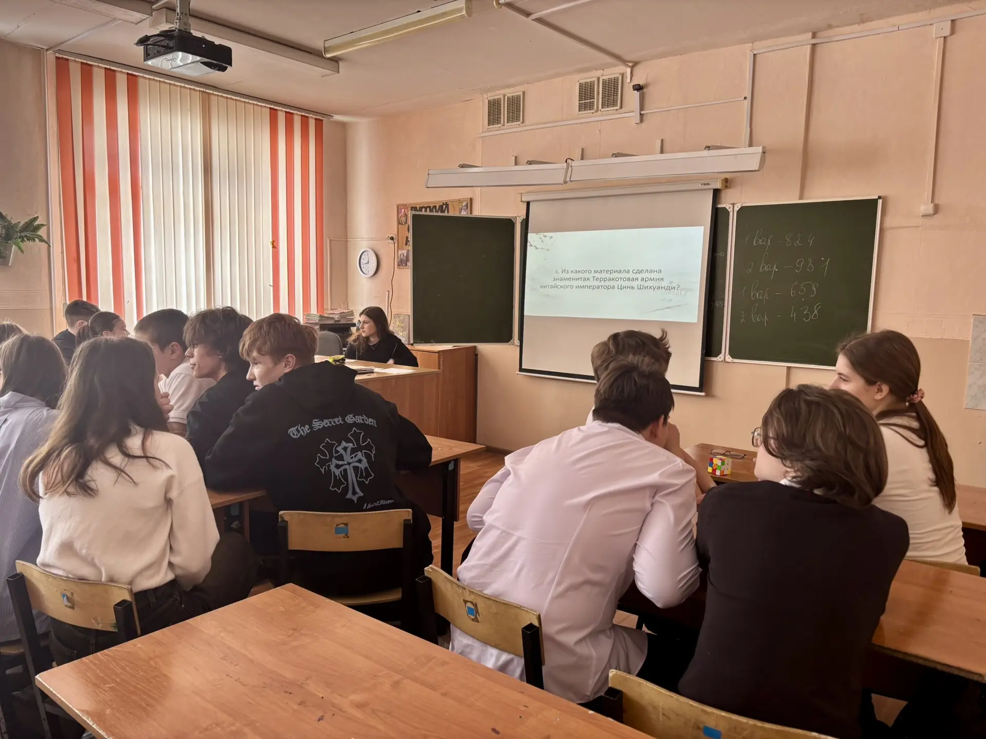 🇨🇳 В рамках межпредметной недели русского языка и литературы среди учеников восьмых классов состояла