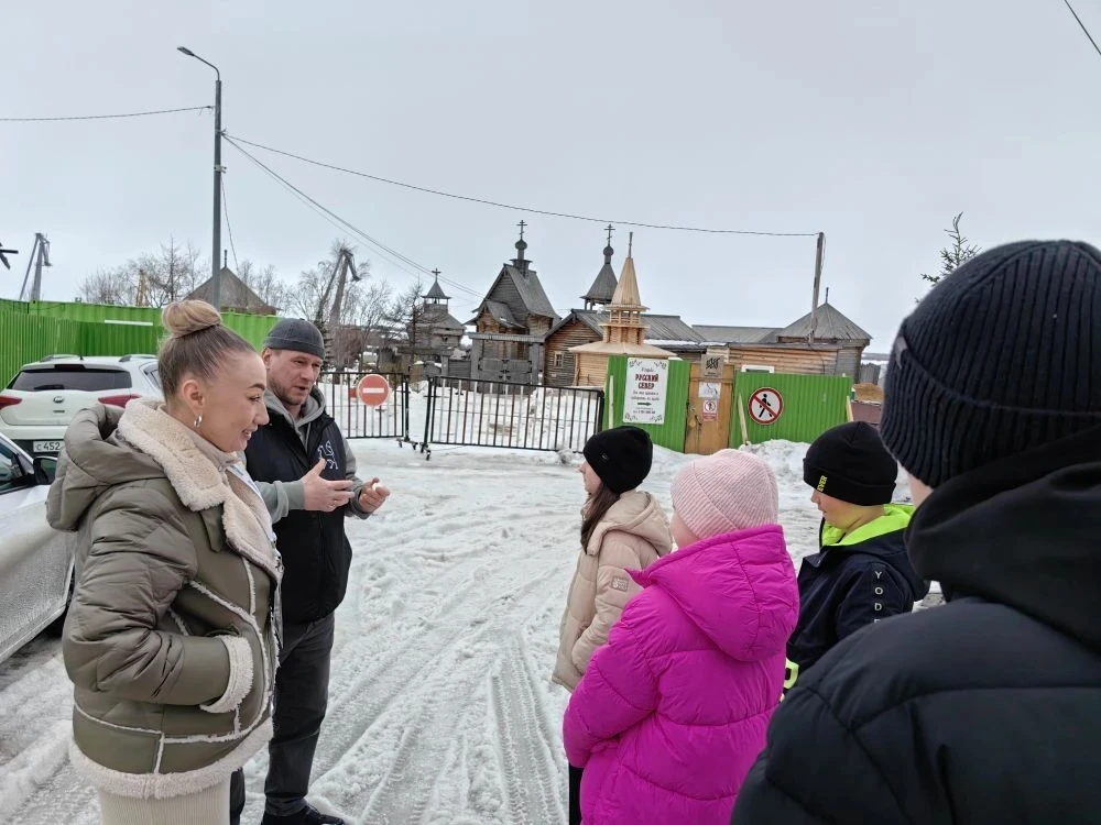 Салехард: путешествие сквозь века на Полярном круге  Ученики 4 «В» класса с классным руководителем Н