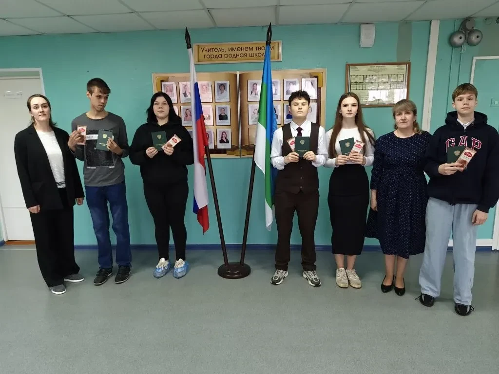 Сегодня состоялось важное событие: наши выпускники 9 класса получили документы об образовании - свид