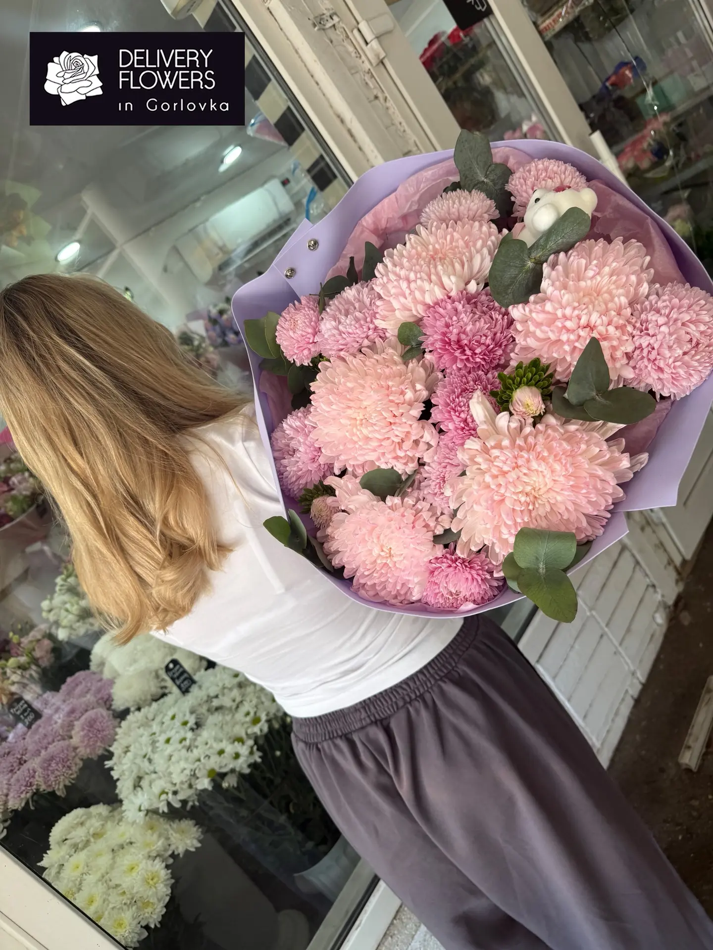 🌸💗 5 нежно-розовых хризантем + 2 астры