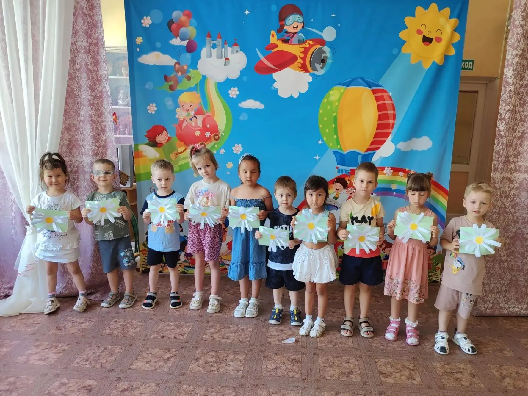🌼 Ребята  группы "Дюймовочка"  своими руками создали символ праздника "День семьи, любви и верности