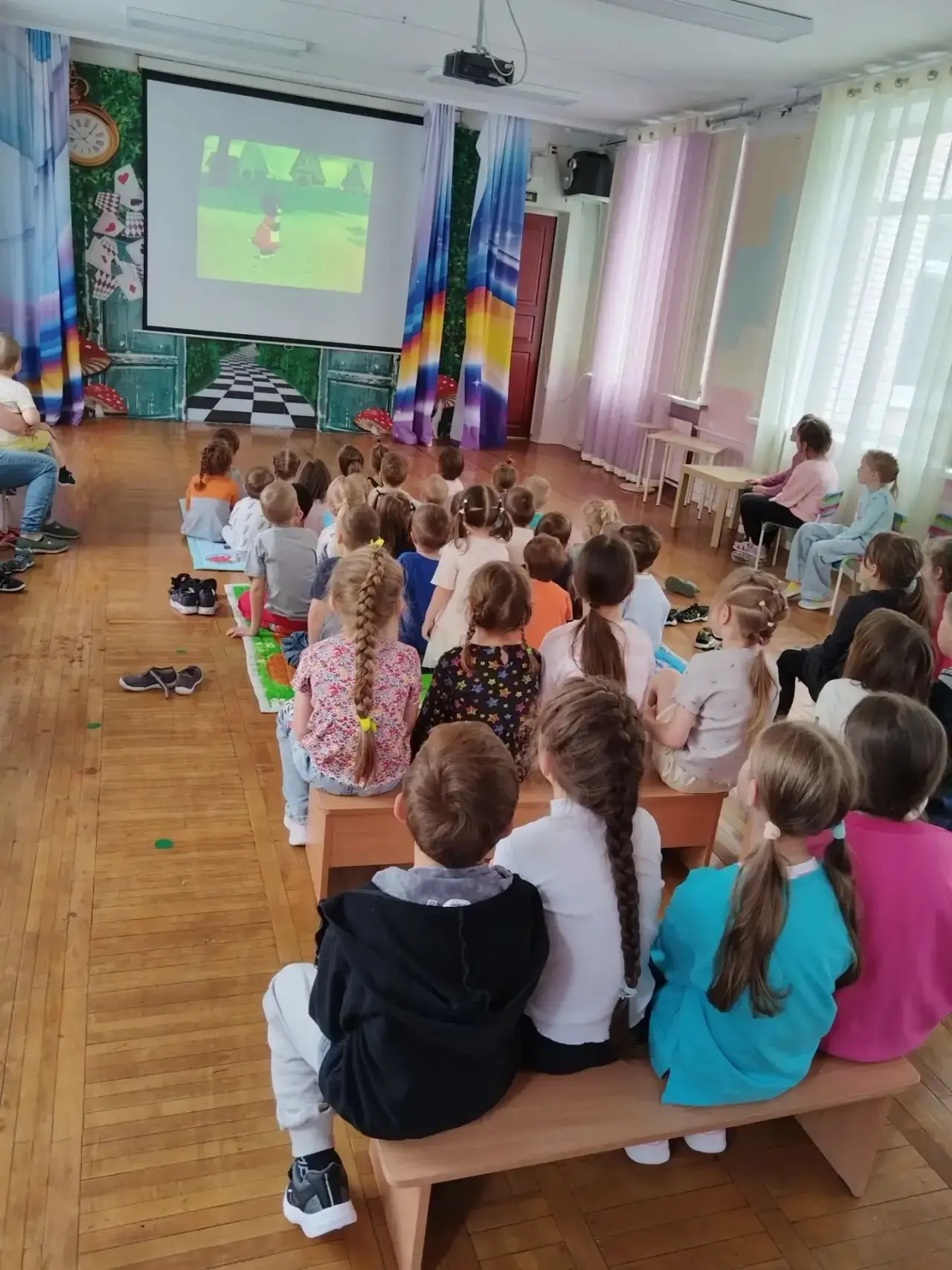 Дождливый день в «Кошкином доме»: уроки безопасности для самых маленьких

Сегодняшняя непогода с про
