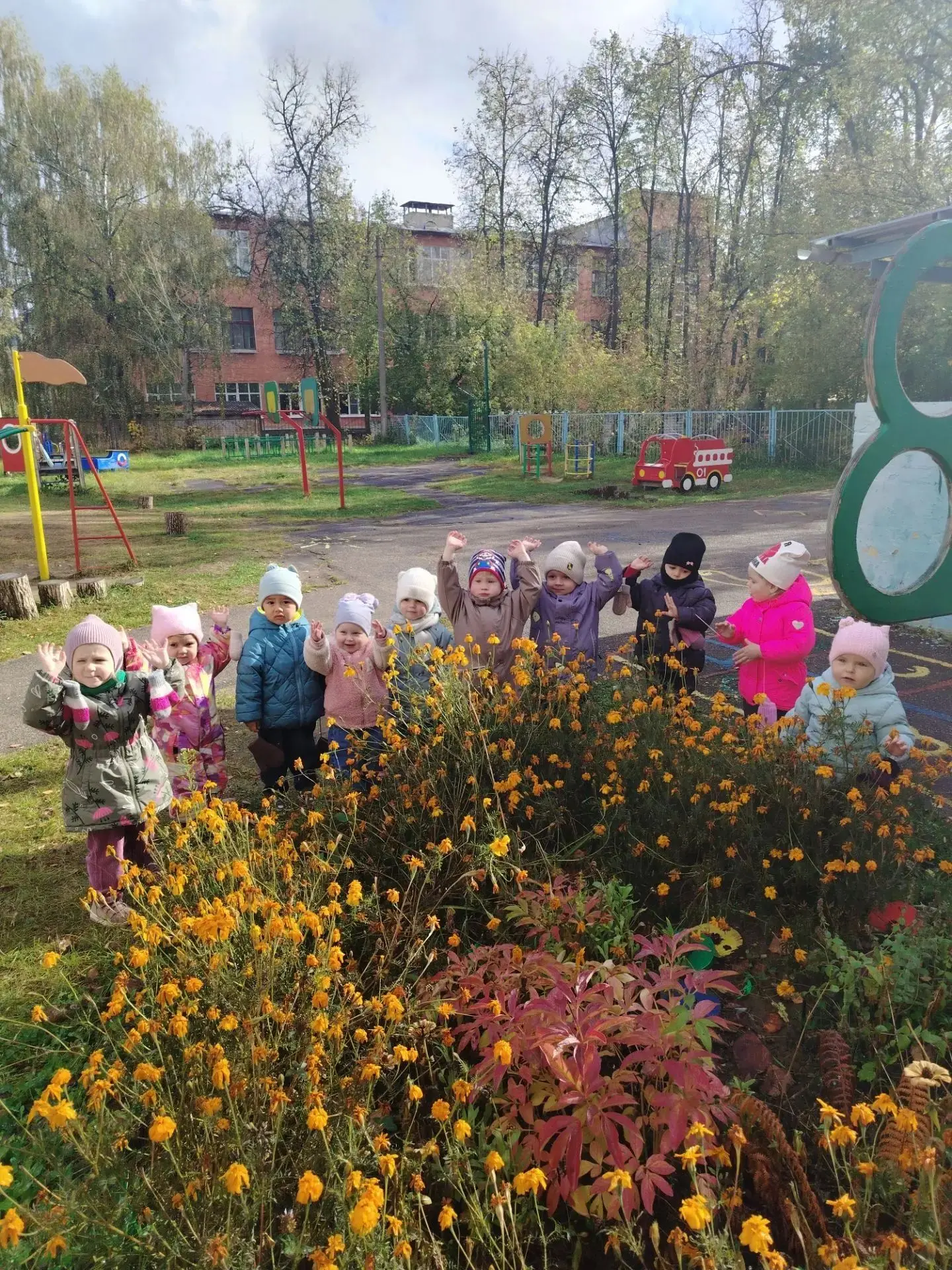 Осенняя прогулка в группе раннего возраста  🍂 — важное и радостное событие для малышей...
