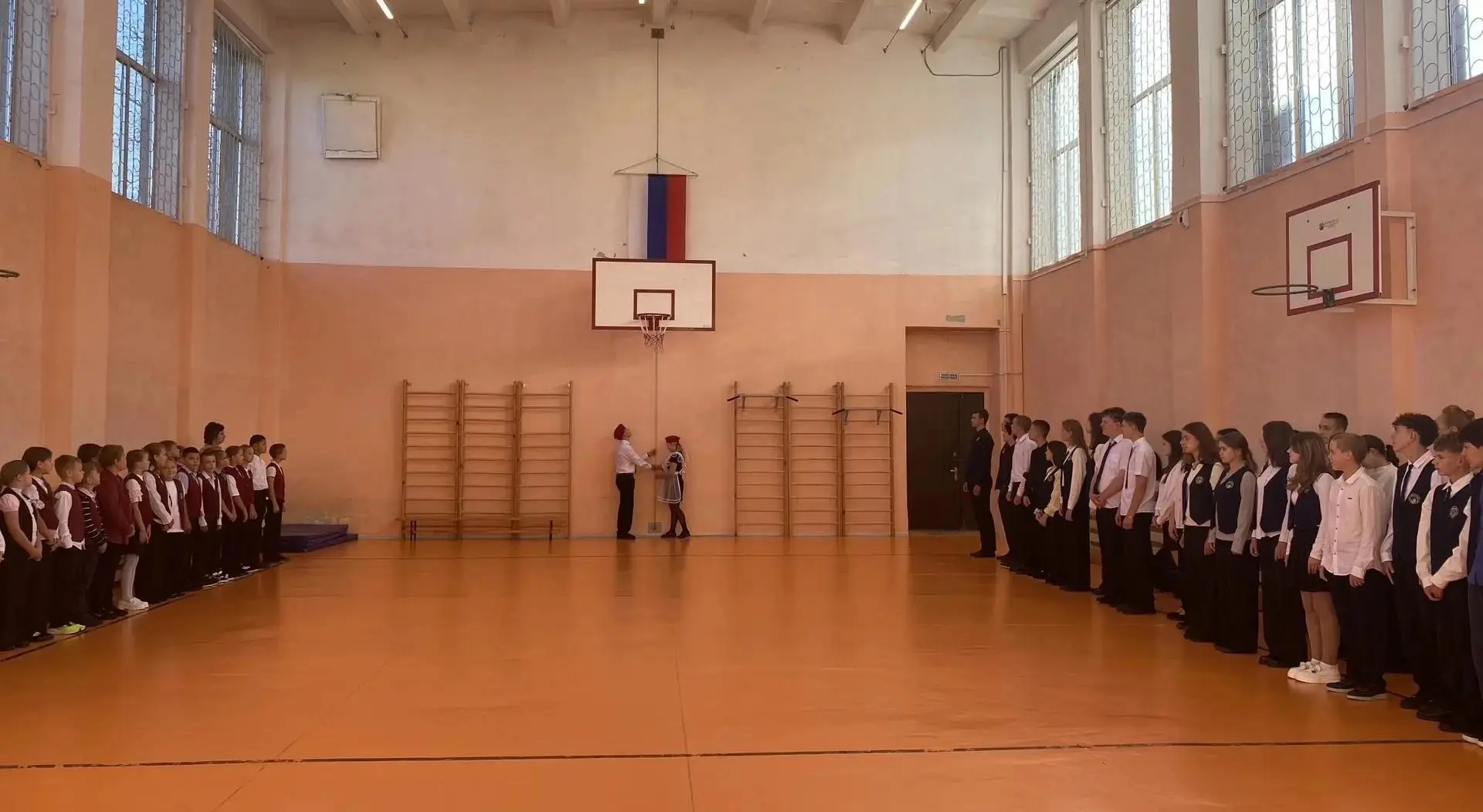 С флагом России — к новым знаниям!🇷🇺🇷🇺🇷🇺