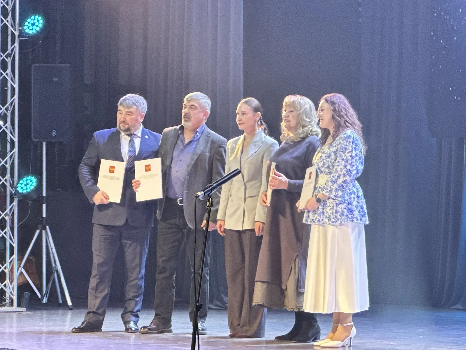 🤩Праздничный концерт к юбилею Забайкальского краевого училища культуры начался в филармонии с дефиле