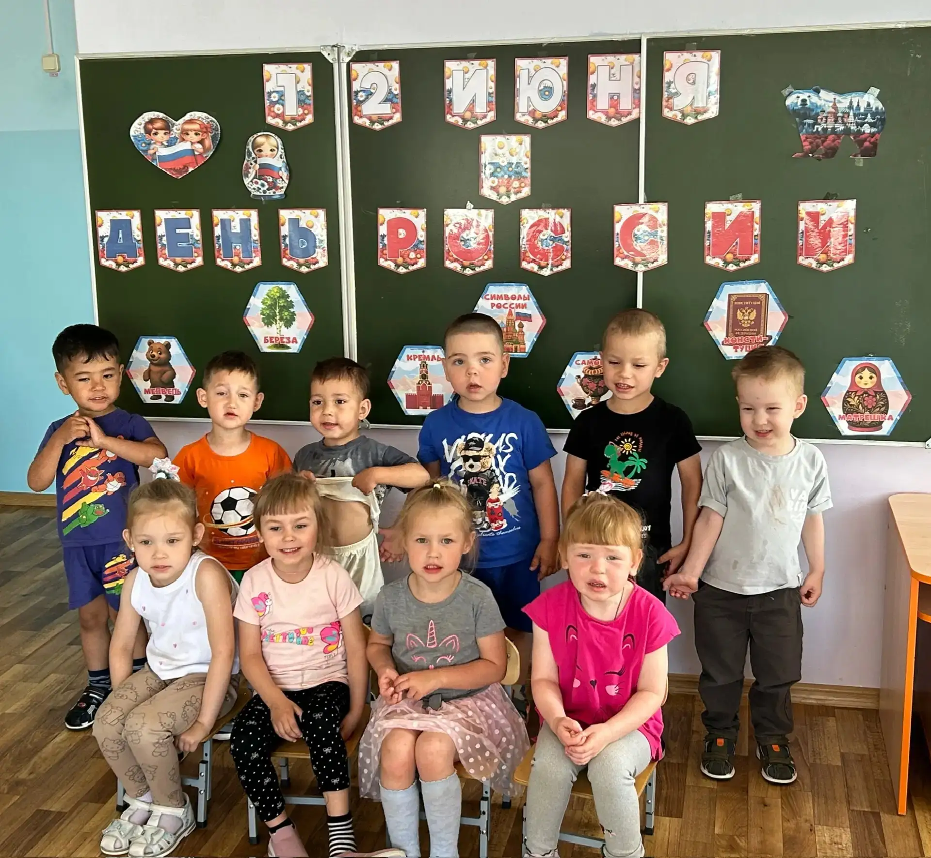 В средней группе «Земляничка» прошёл тематический день, посвящённый Дню России. Мы пого...