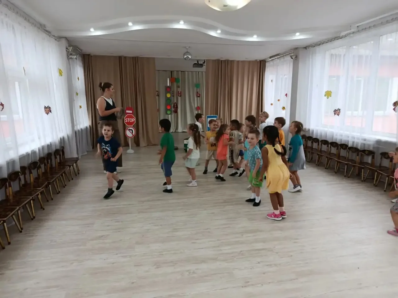 🚦🚌 На музыкальных занятия весёлое и полезное приключение по правилам дорожного движен...