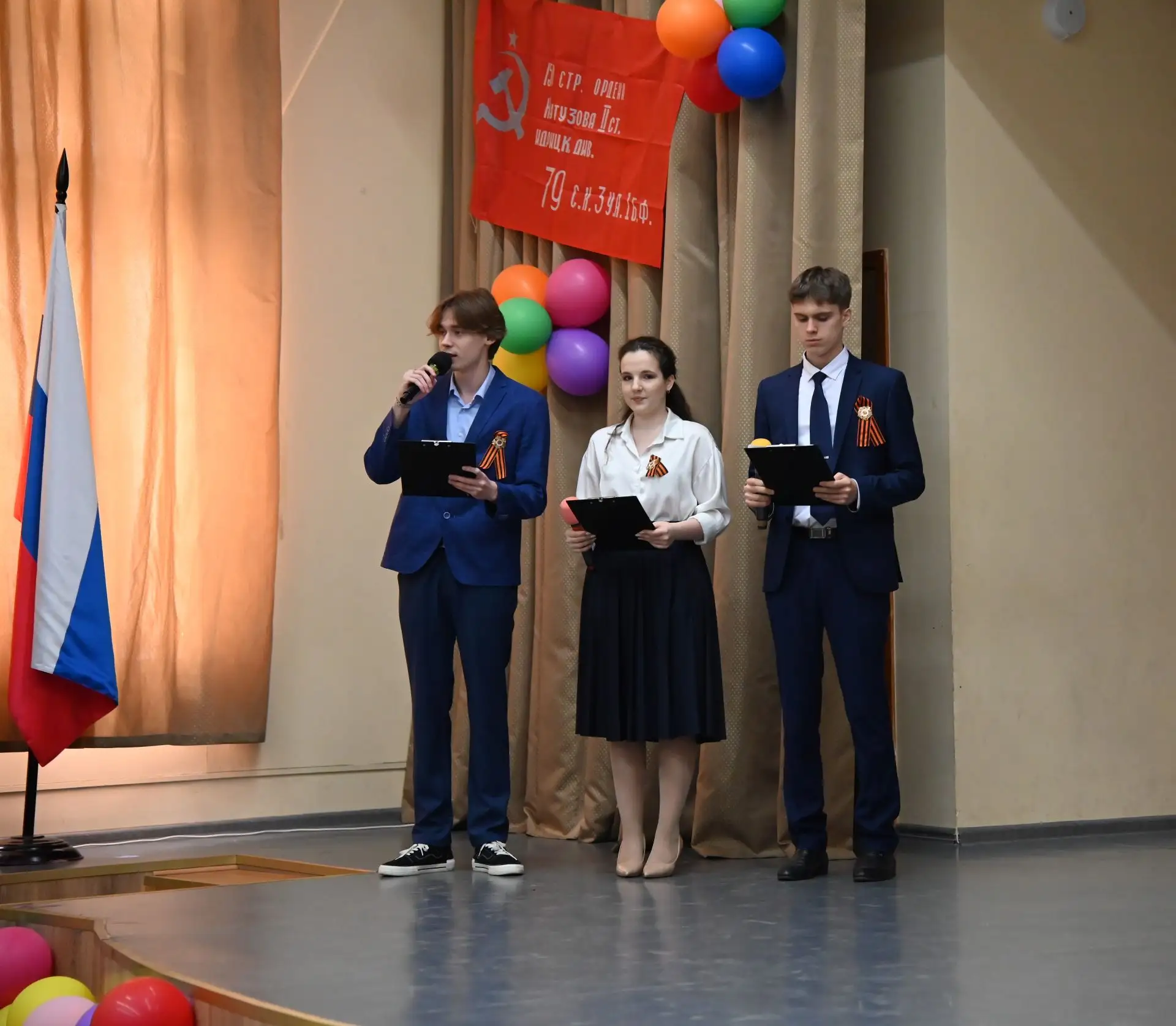От первых залпов до победного мая  🎉 Праздничные мероприятия, посвящённые Дню Победы, продолжаются в
